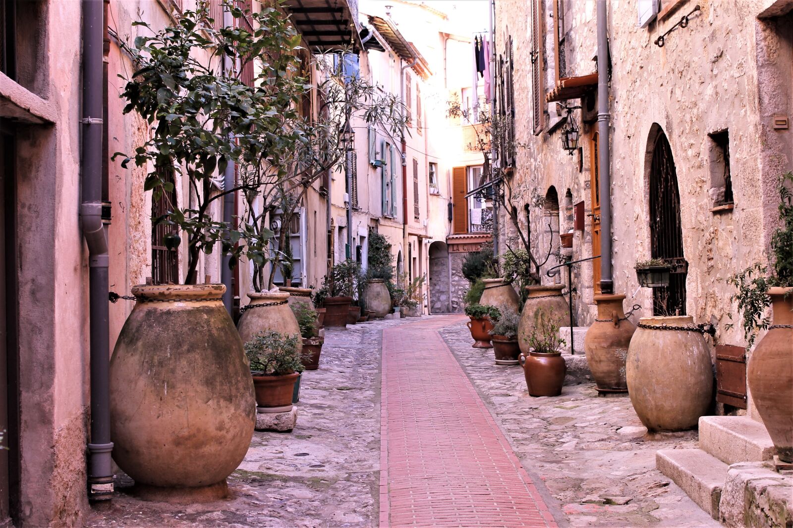 Canon EOS 1100D (EOS Rebel T3 / EOS Kiss X50) sample photo. Lane, alley in medieval photography