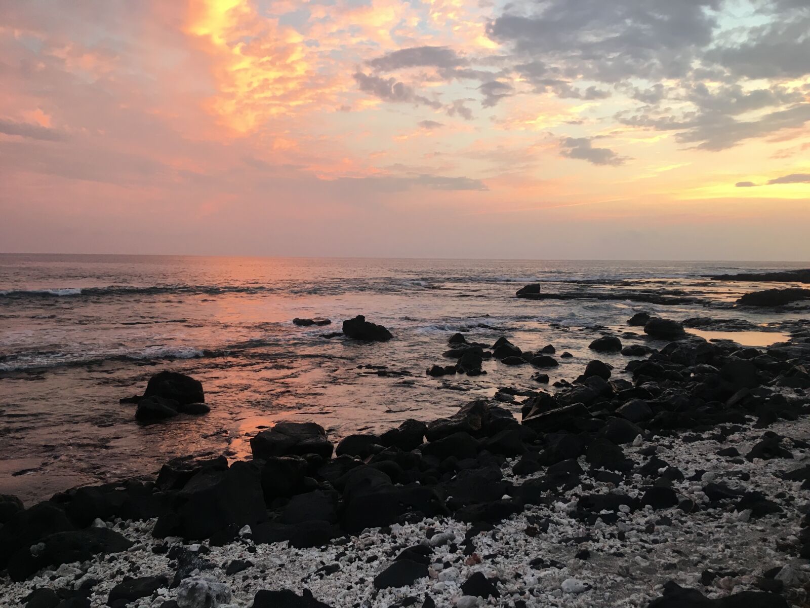 Apple iPhone SE sample photo. Beach, hawaii, sunset photography