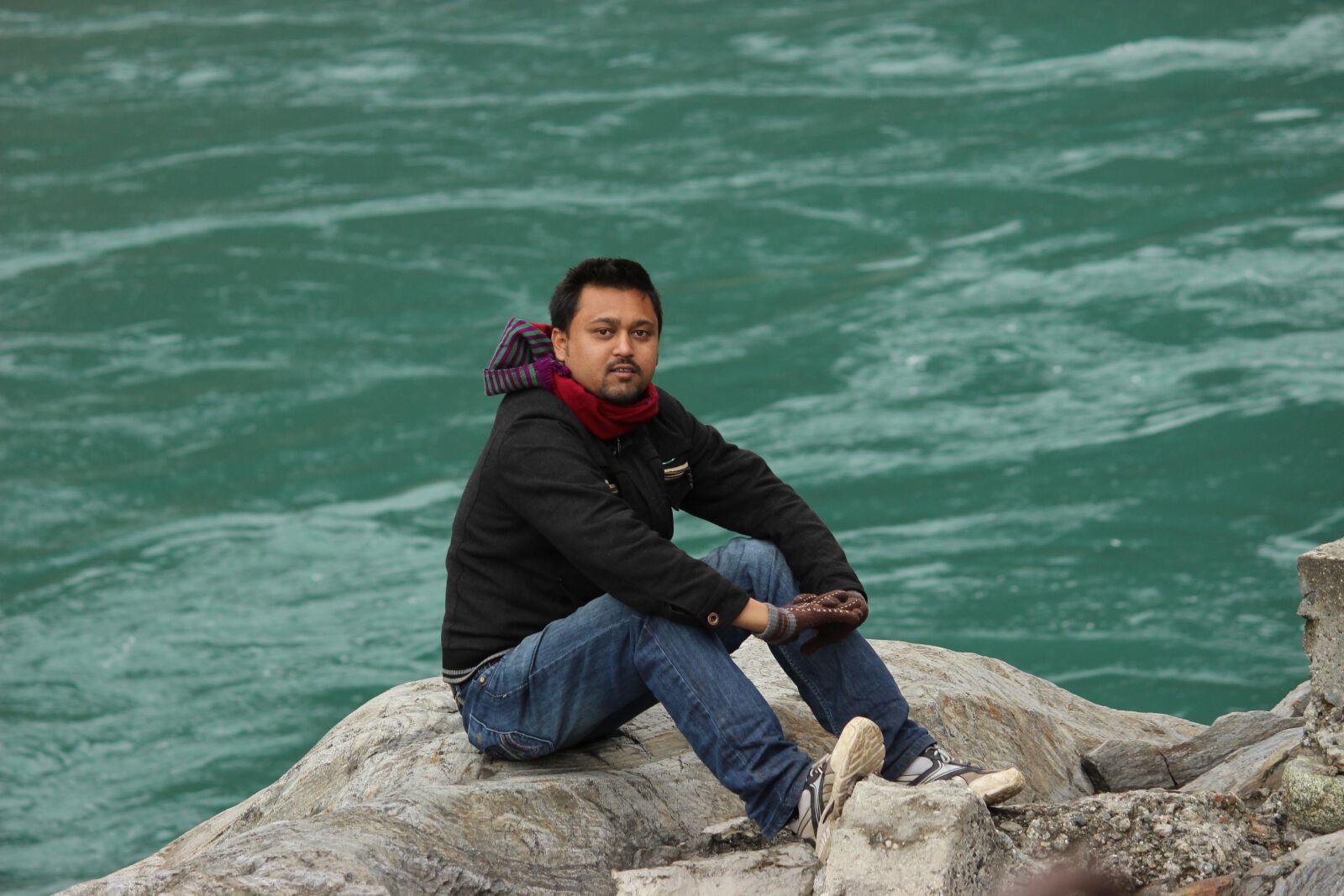 Canon EOS 600D (Rebel EOS T3i / EOS Kiss X5) sample photo. Blue, river, rock photography