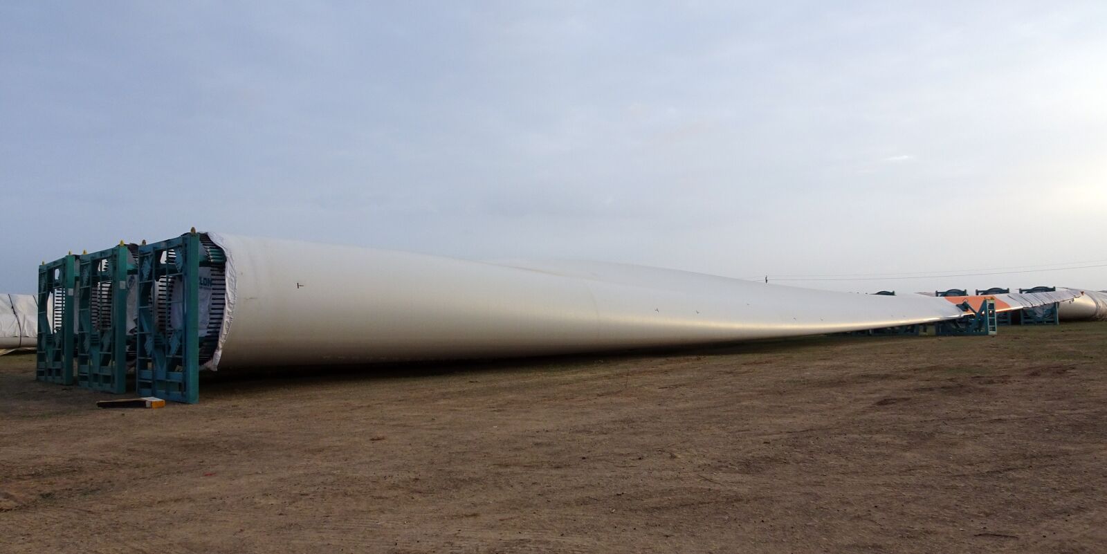Sony Cyber-shot DSC-HX90V sample photo. Wind mill, turbine, rolling photography