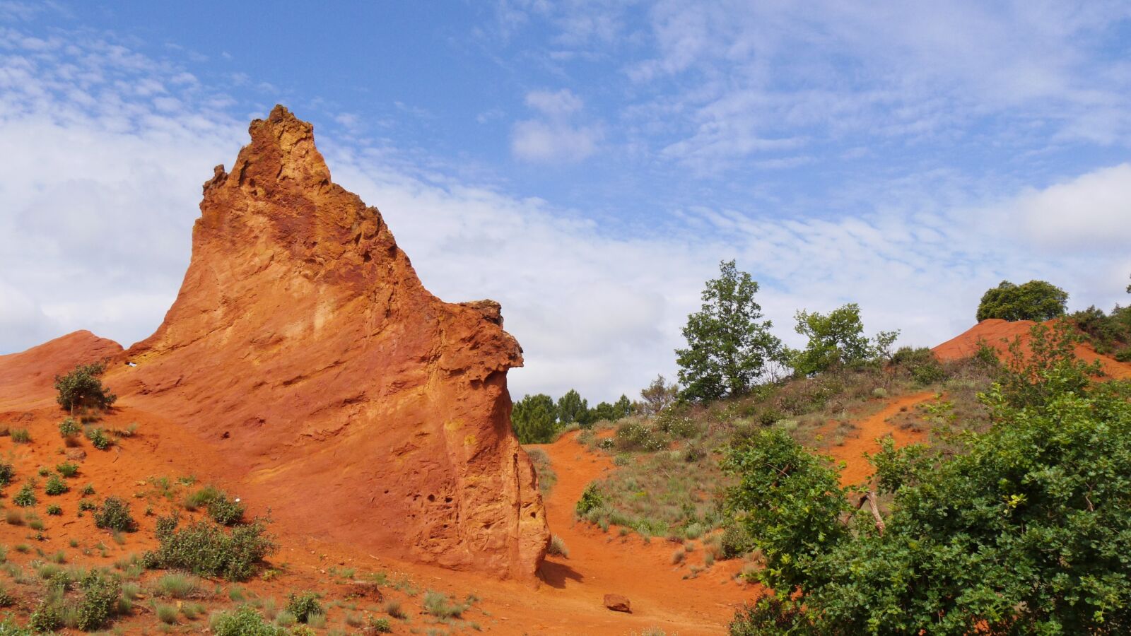 Panasonic Lumix DMC-GH3 sample photo. Provence, ochre rock, landscape photography