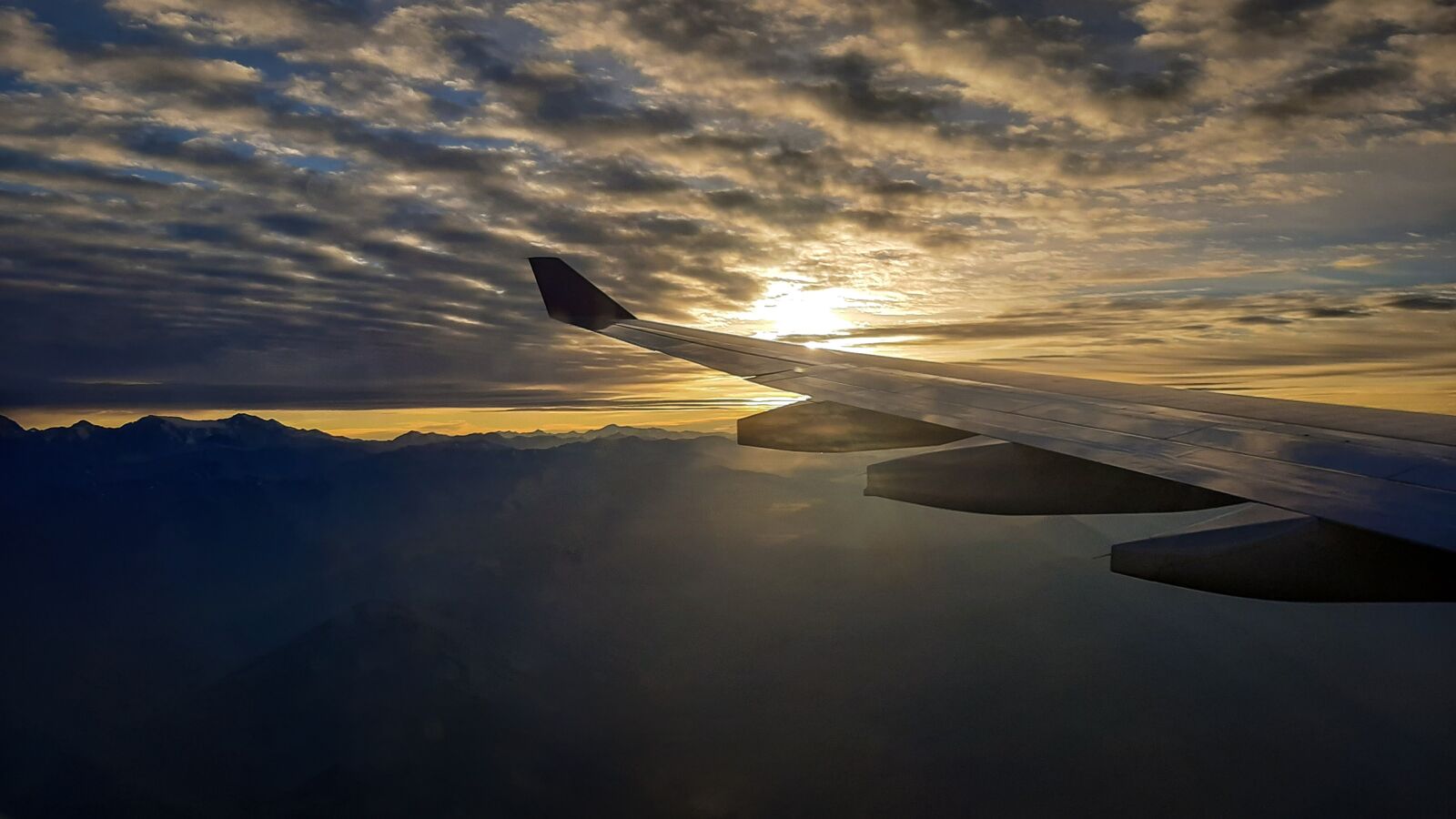 Samsung Galaxy A50 sample photo. Fly, flaying, plane photography