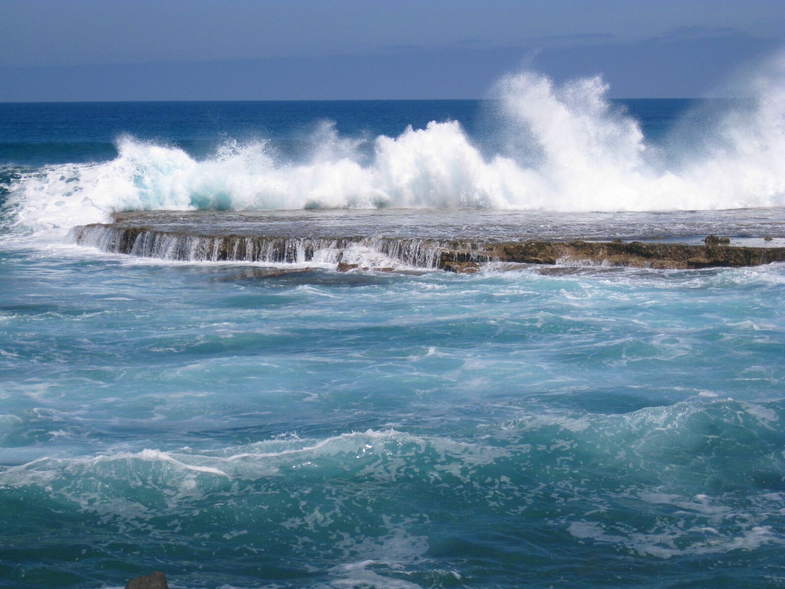 Canon DIGITAL IXUS 960 IS sample photo. Landscape, sea, waves photography