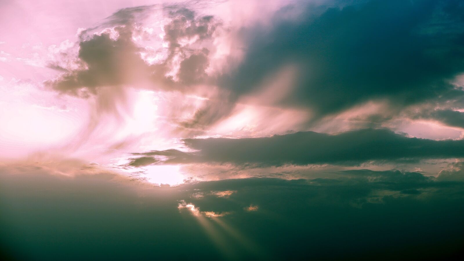 Sony a6500 + Sony Vario-Tessar T* E 16-70mm F4 ZA OSS sample photo. Clouds, sky photography