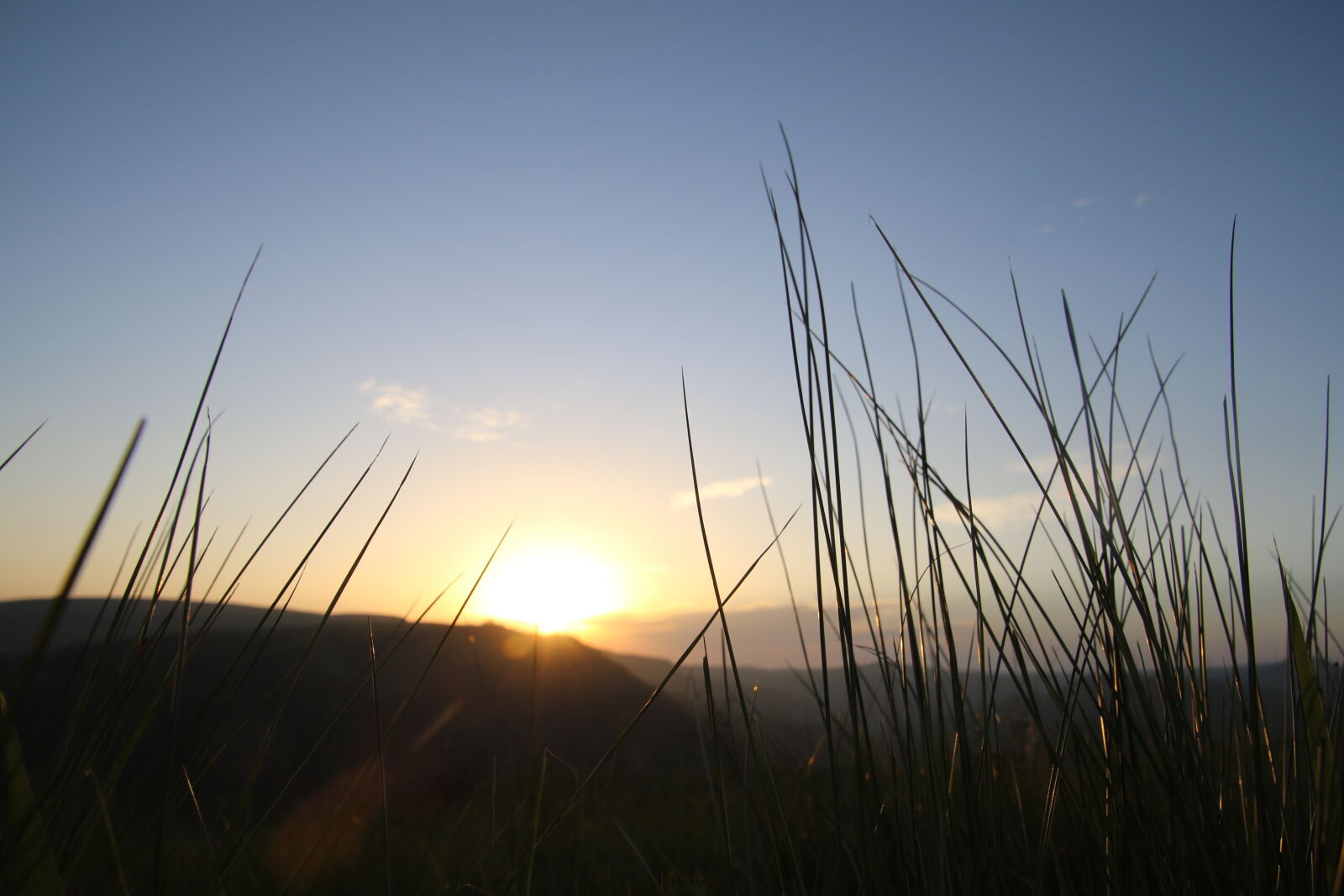 Canon EOS 7D Mark II sample photo. Blue, sky, grass, mountain photography