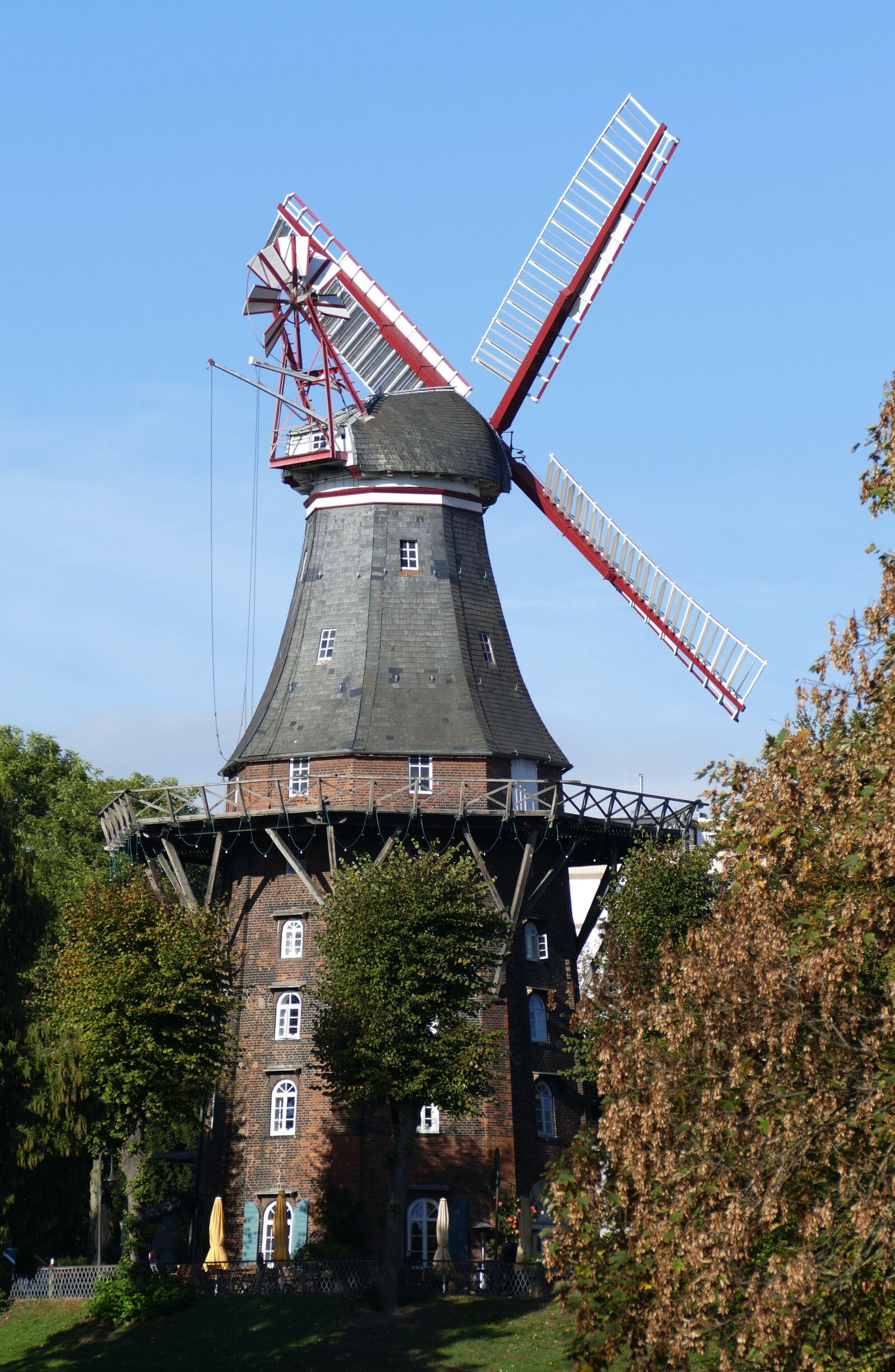Panasonic Lumix DMC-FZ1000 sample photo. Bremen, windmill, wall windmill photography