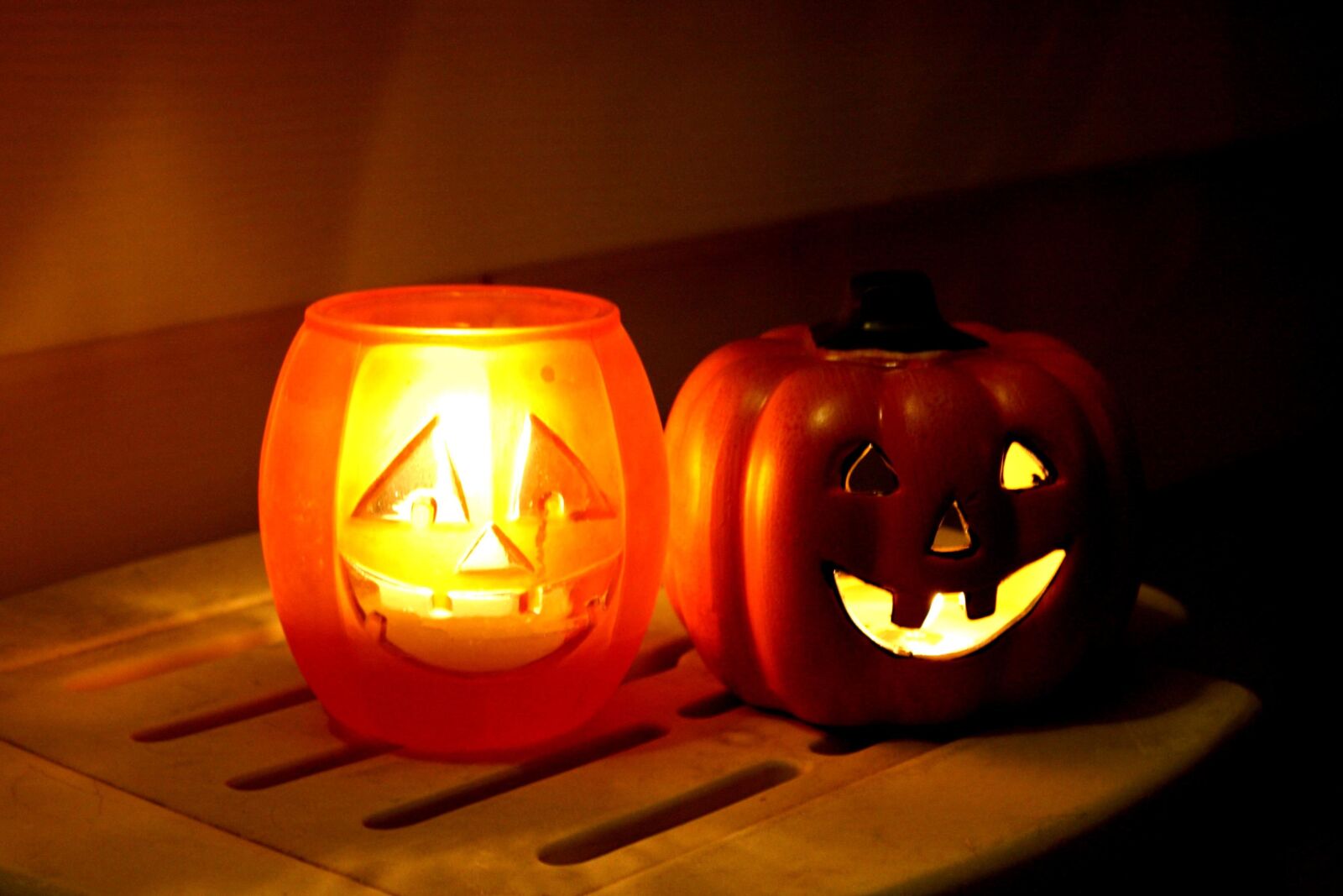f/3.5-5.6 IS sample photo. Halloween, holiday candles photography