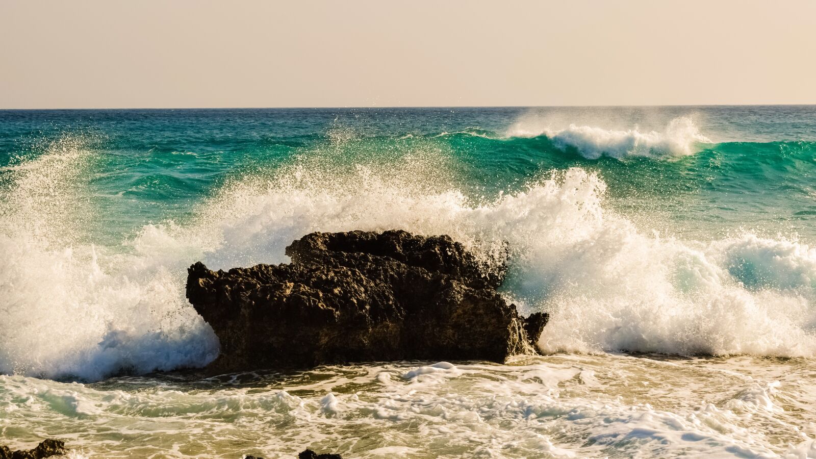 Nikon D3300 sample photo. Wave, smashing, rock photography