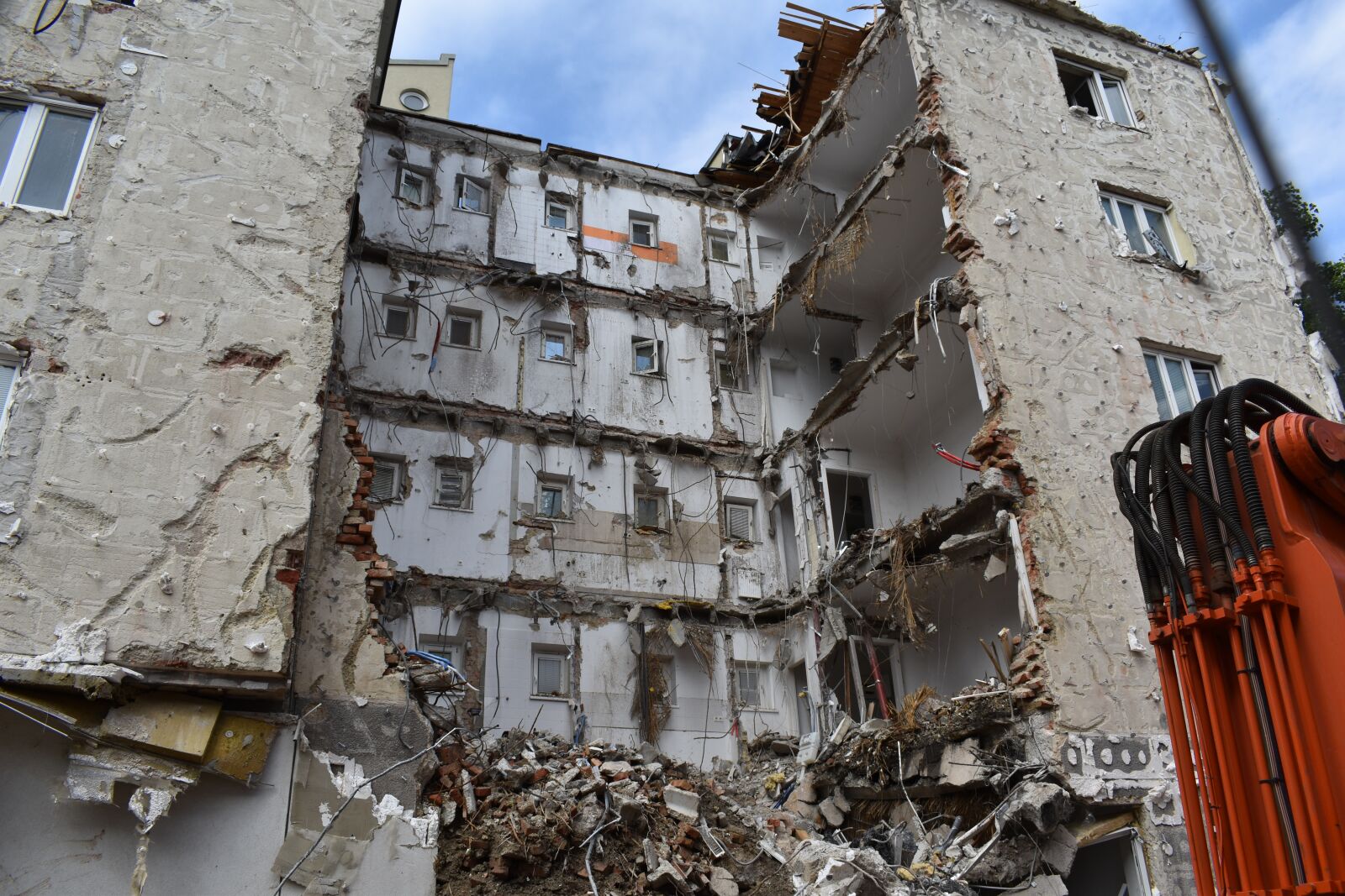 Nikon D3500 sample photo. Explosion, vienna, disaster photography