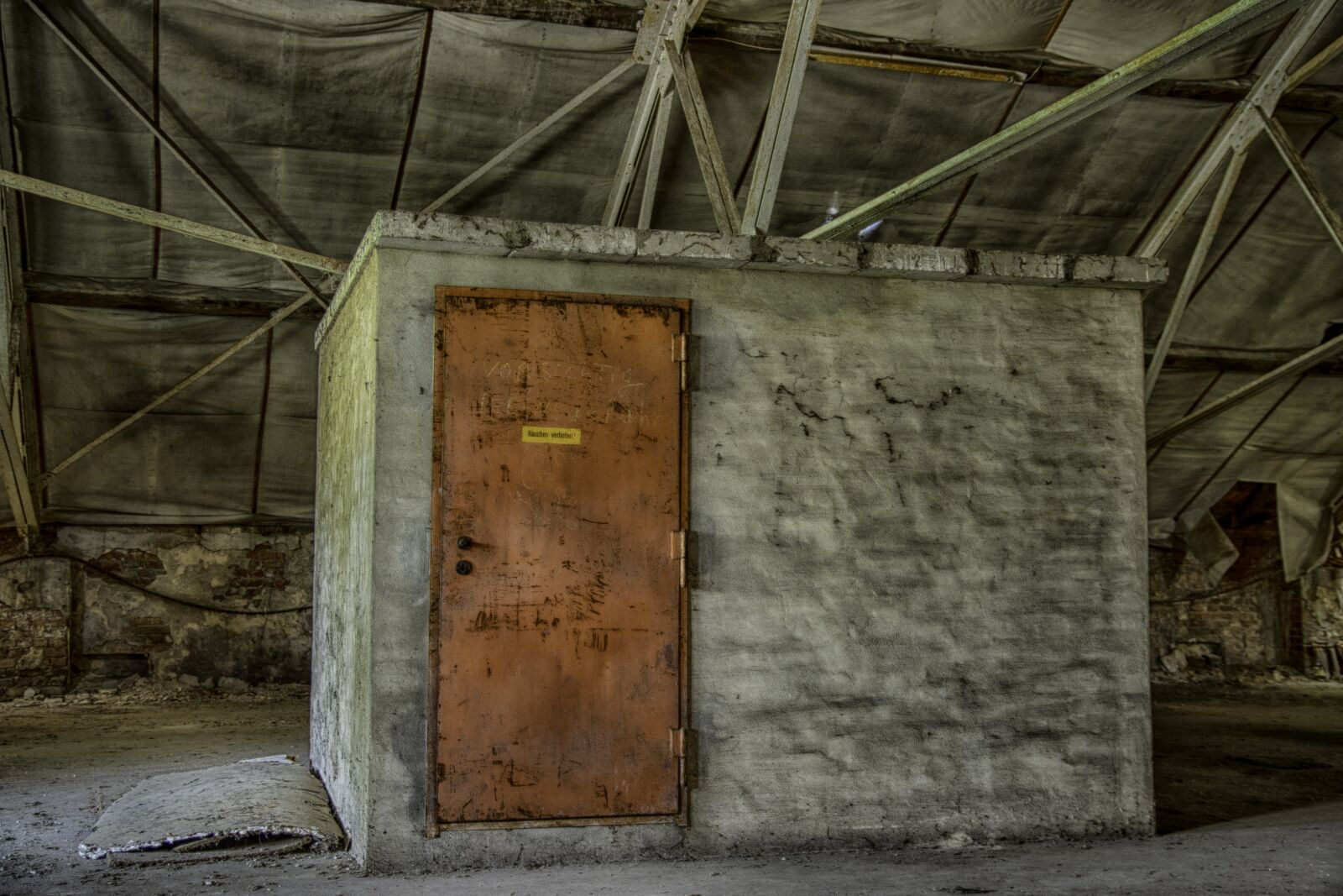 Sony ILCA-77M2 sample photo. Pforphoto, lost place, abandoned photography