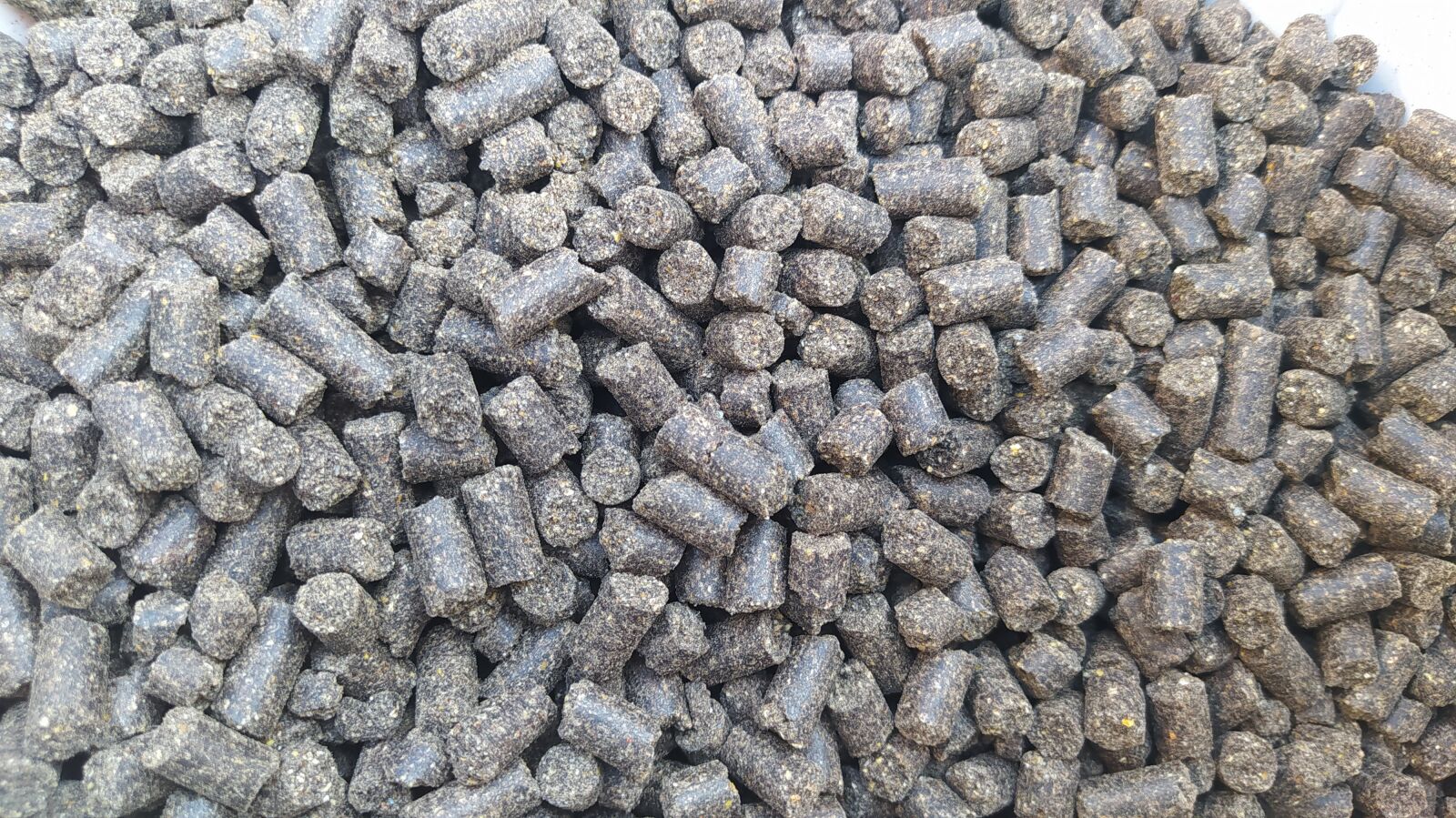 Xiaomi Redmi Note 8T sample photo. Dog food, dry, chunks photography