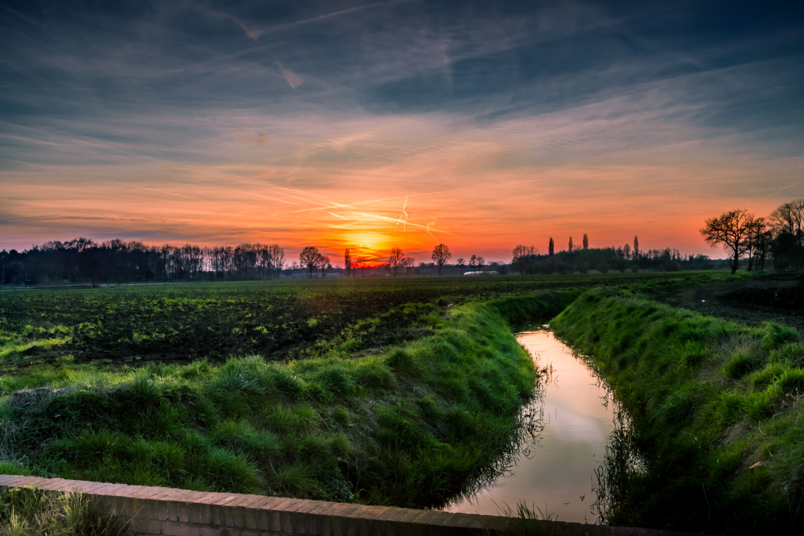 Canon EOS 700D (EOS Rebel T5i / EOS Kiss X7i) sample photo. Back, light, counter, countryside photography