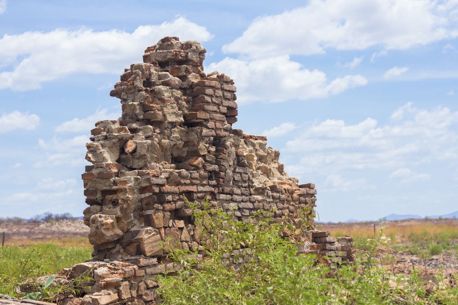 Canon EOS 60D + Canon EF 50mm F1.8 II sample photo. Ruins, wall, old photography
