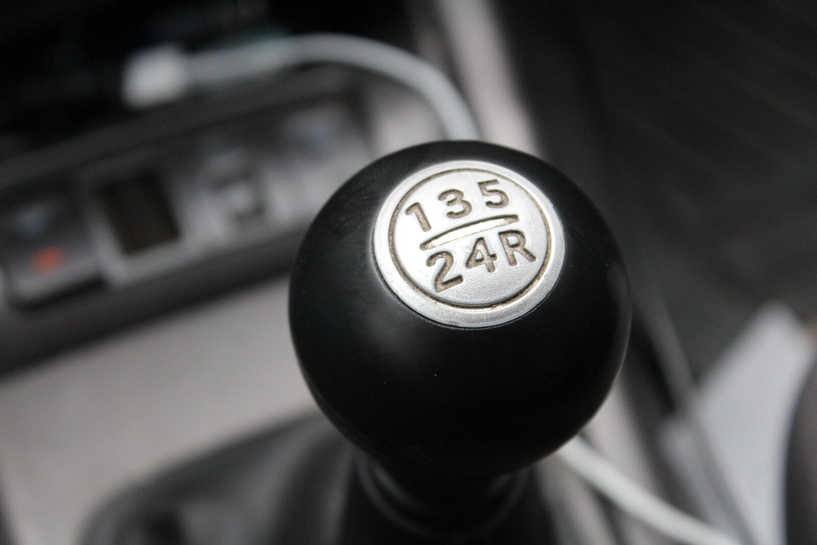 Canon EOS 1200D (EOS Rebel T5 / EOS Kiss X70 / EOS Hi) sample photo. Car, lever arm, transfer photography