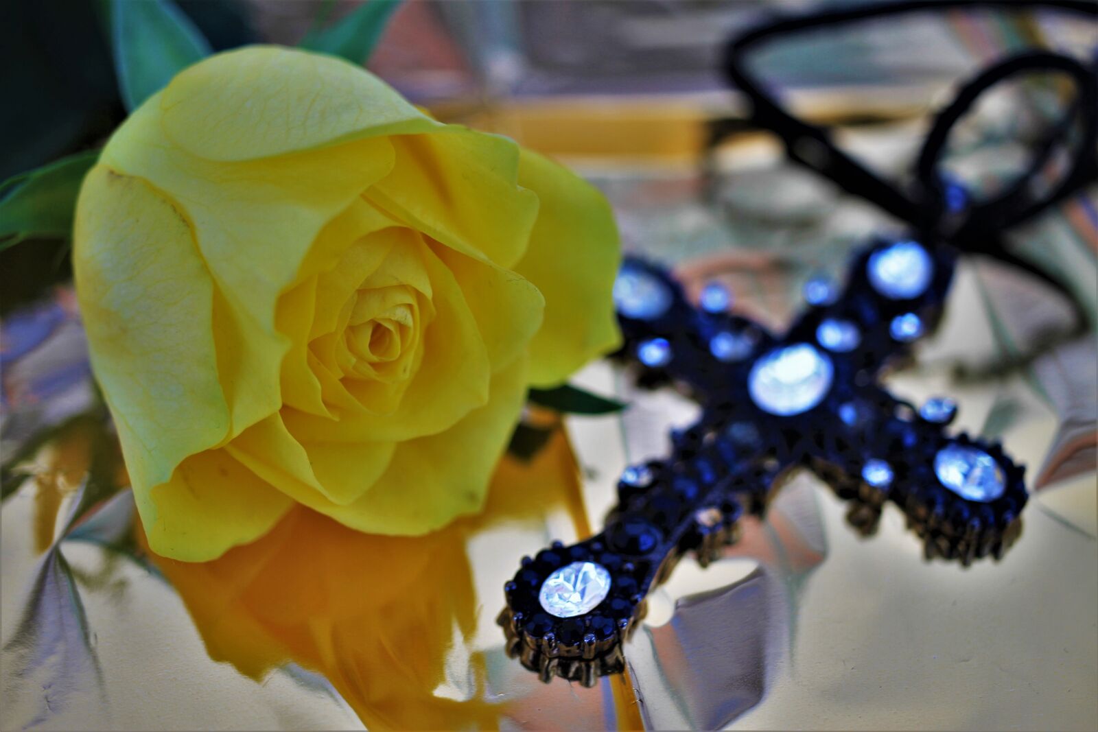 Canon EOS 7D sample photo. Cross, rose, chain photography