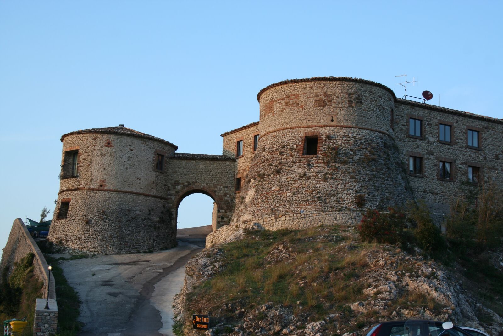 Canon EOS 350D (EOS Digital Rebel XT / EOS Kiss Digital N) sample photo. Castle, torriana, rimini photography