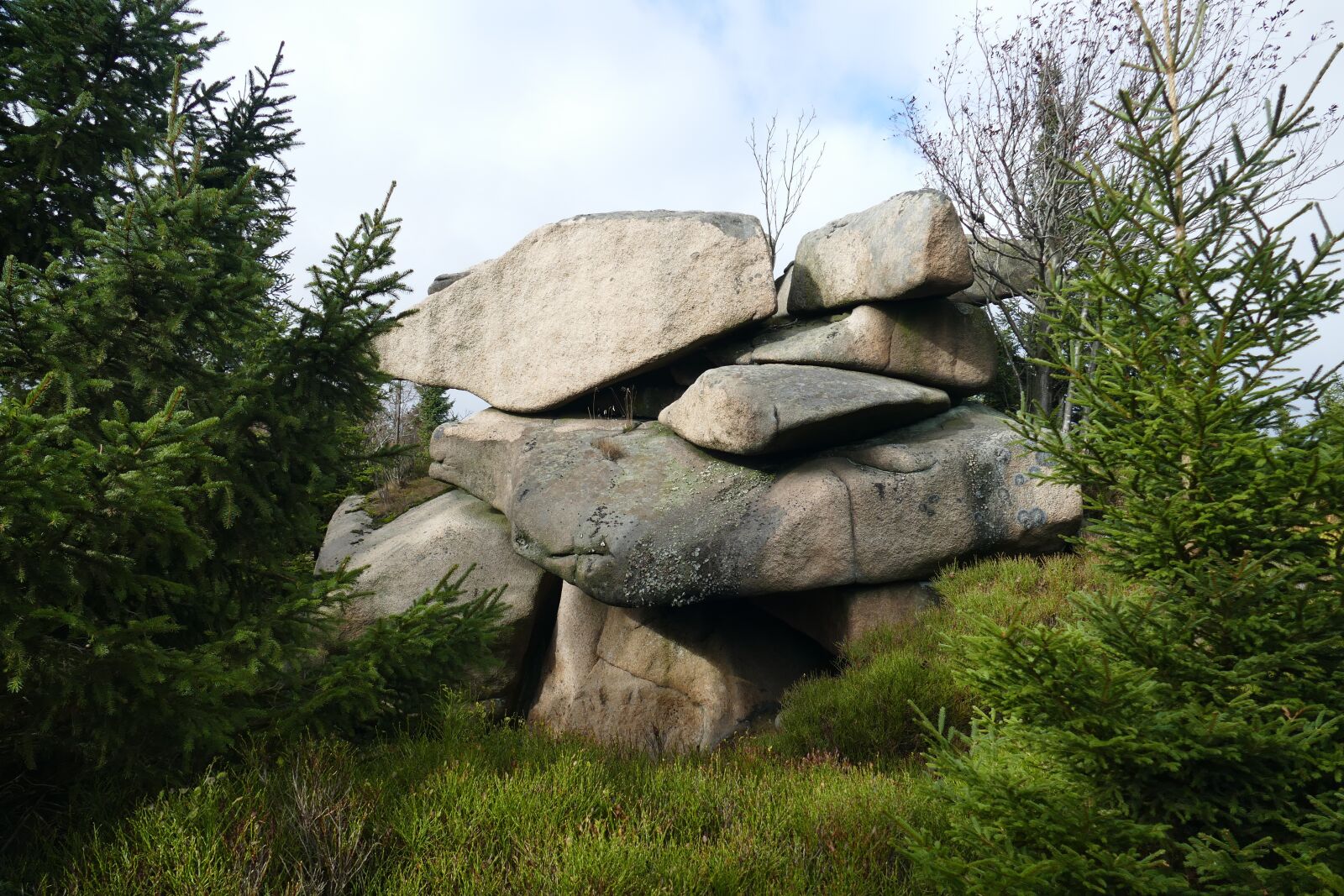Panasonic Lumix DMC-FZ1000 sample photo. Foundling, rock, contrasts photography