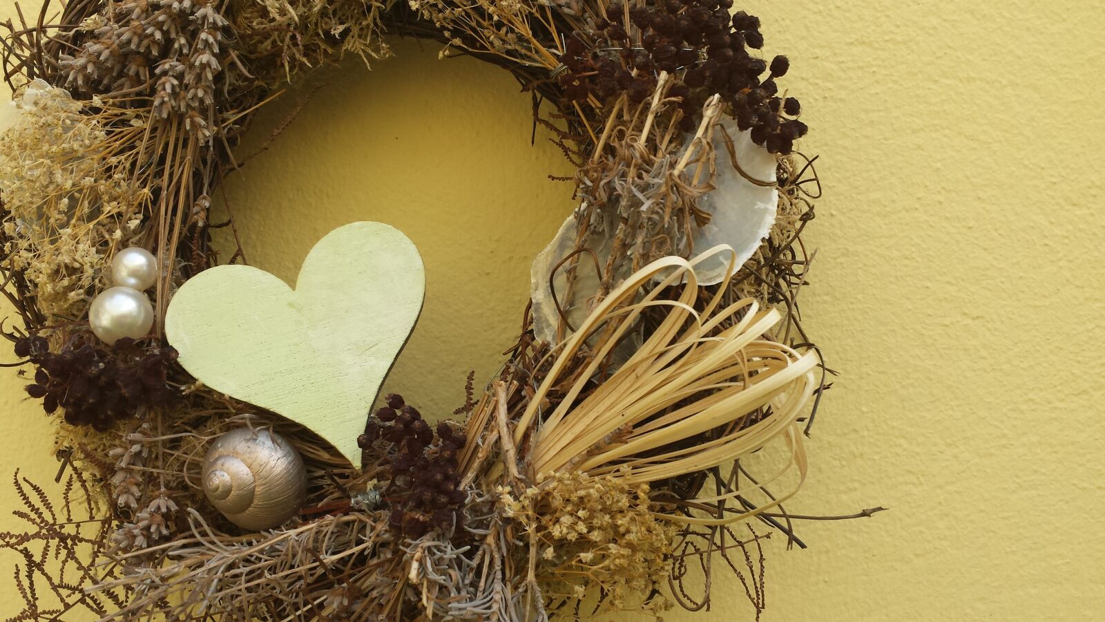 Samsung Galaxy S4 sample photo. Heart, wreath, autumn photography