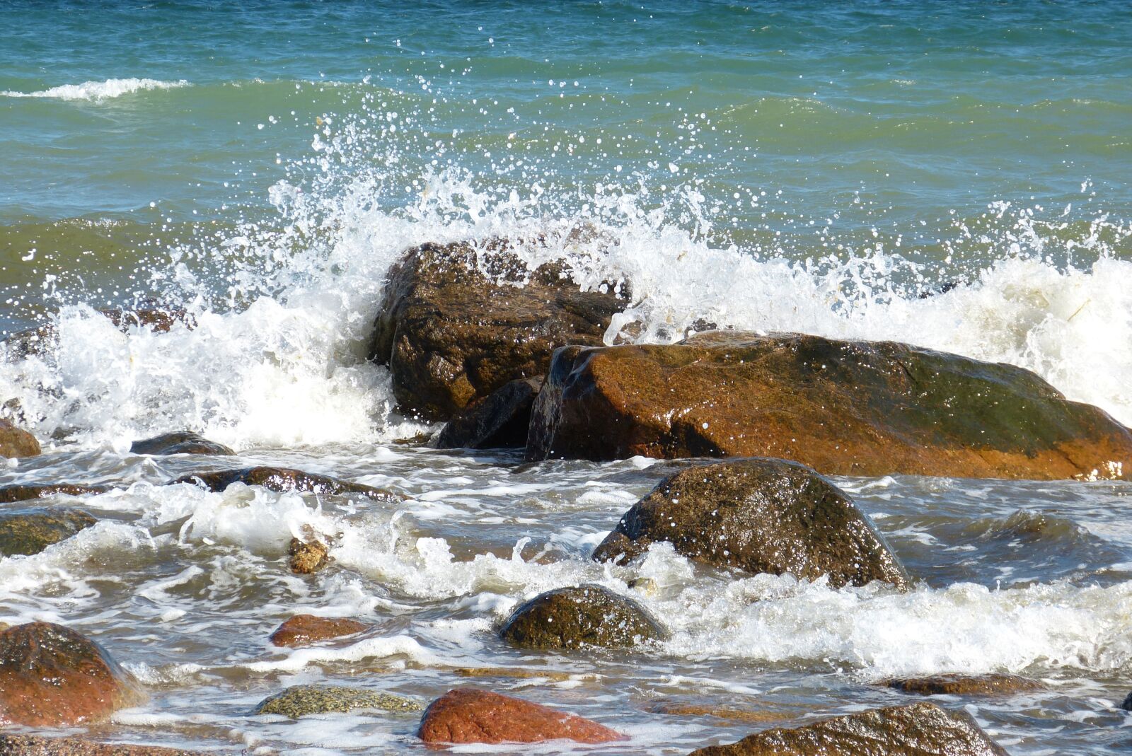 Panasonic Lumix DMC-FZ150 sample photo. Baltic sea, rock, sea photography