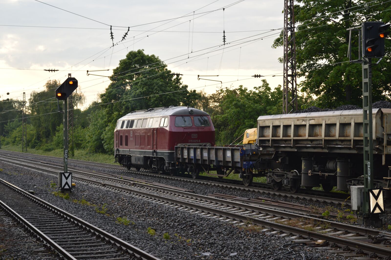 Nikon D3200 sample photo. Construction train, diesel locomotive photography