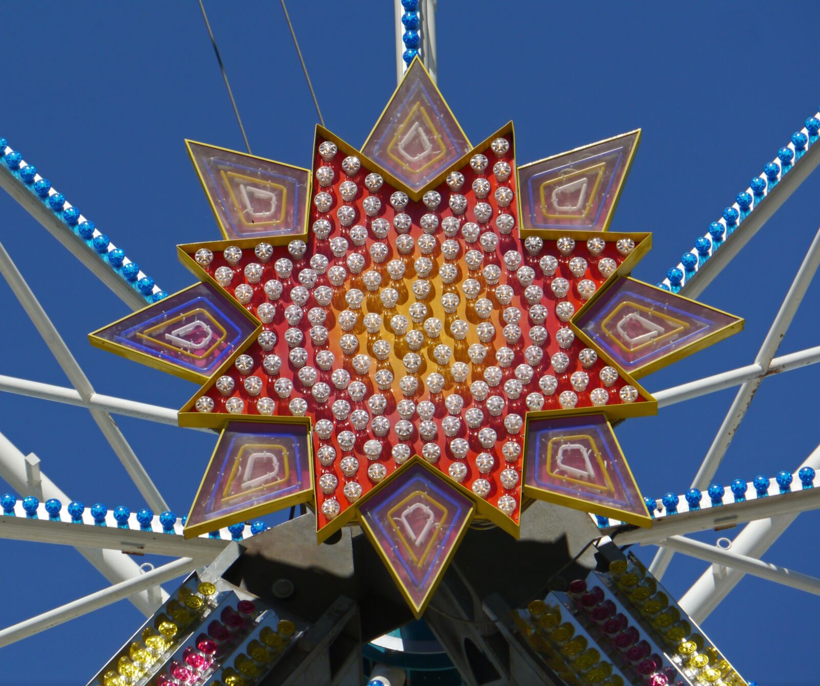 Panasonic Lumix DMC-G3 sample photo. Ferris wheel, central axis photography
