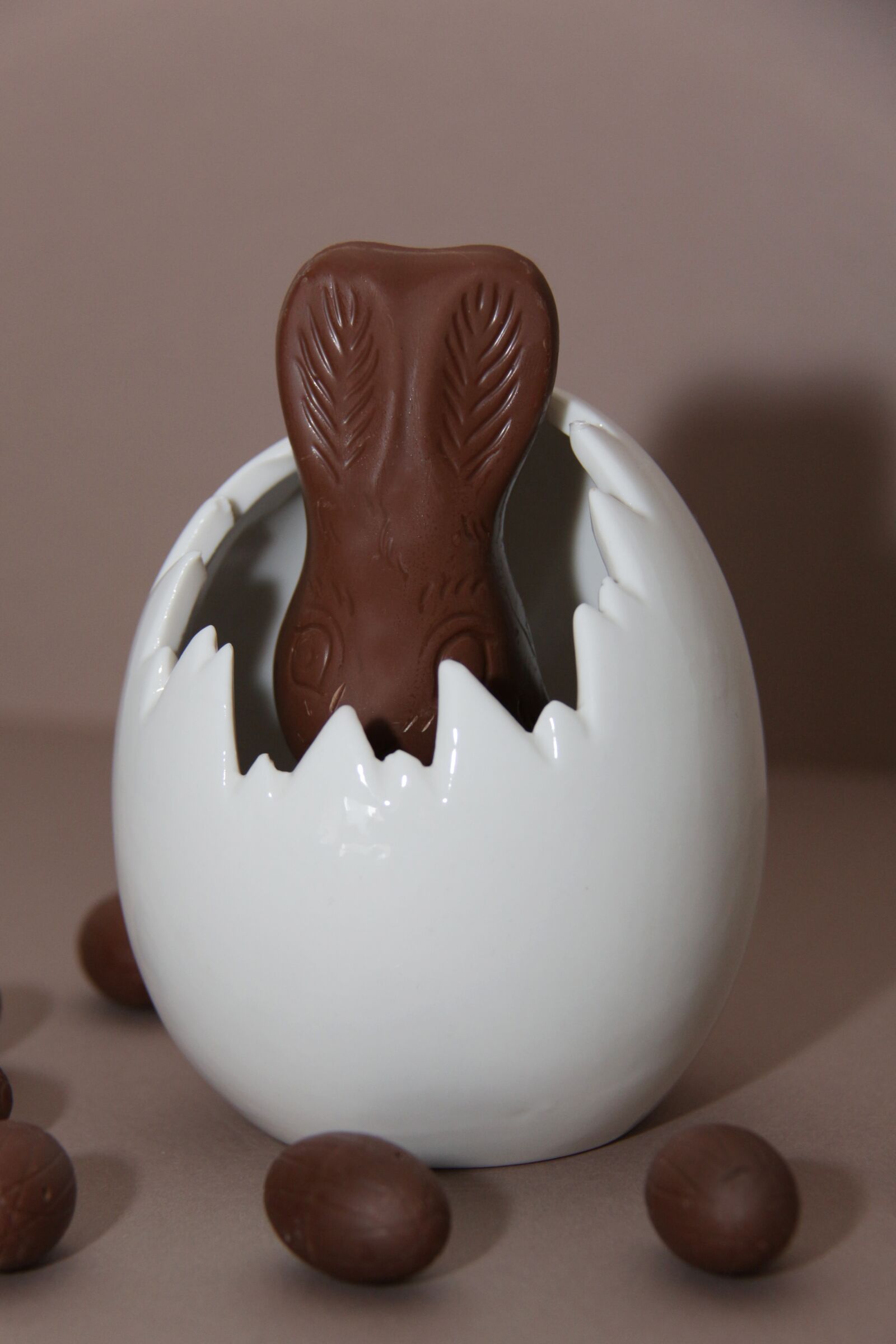 Canon EF-S 18-200mm F3.5-5.6 IS sample photo. Easter, easter bunny, easter photography