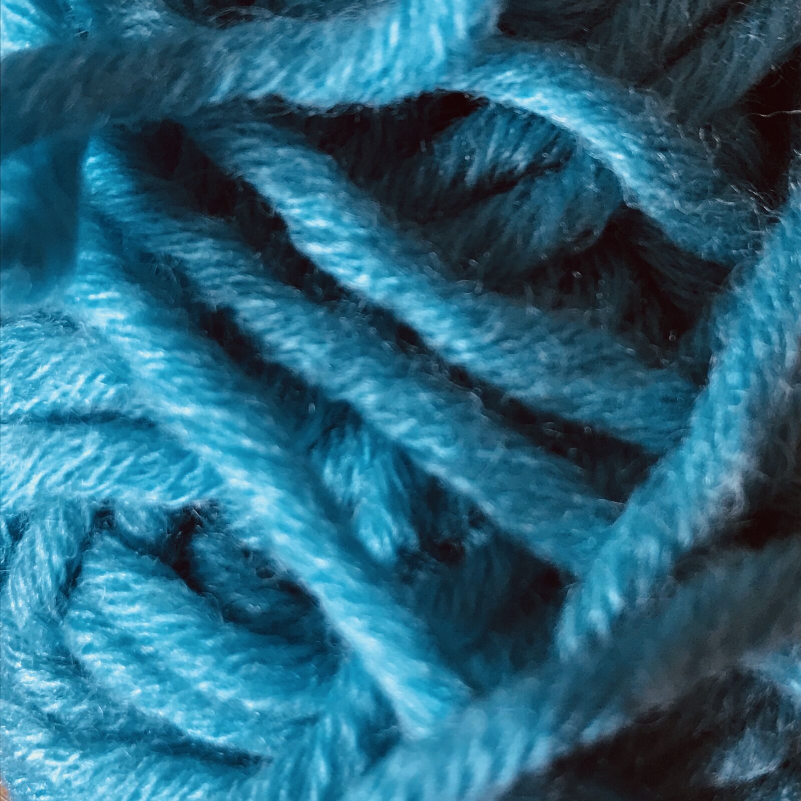 iPhone 7 back camera 3.99mm f/1.8 sample photo. Wool, blue, pattern photography