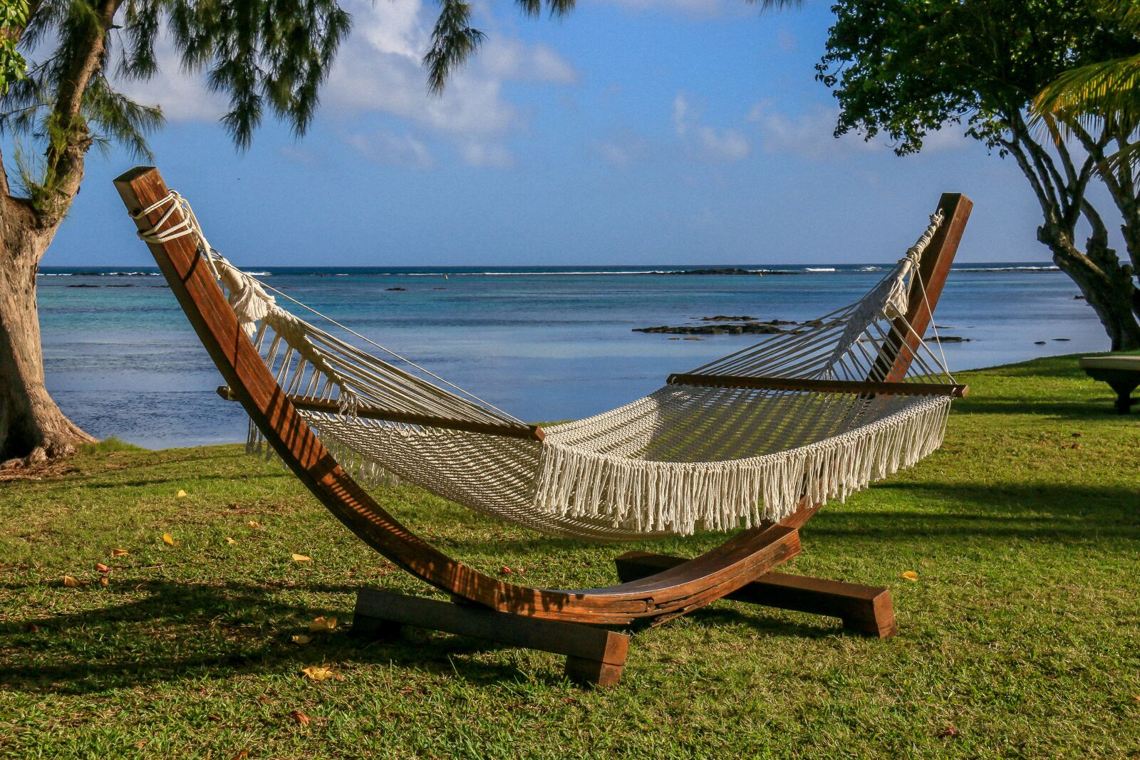 Canon EF-S 18-200mm F3.5-5.6 IS sample photo. Tropical, sea, resort photography
