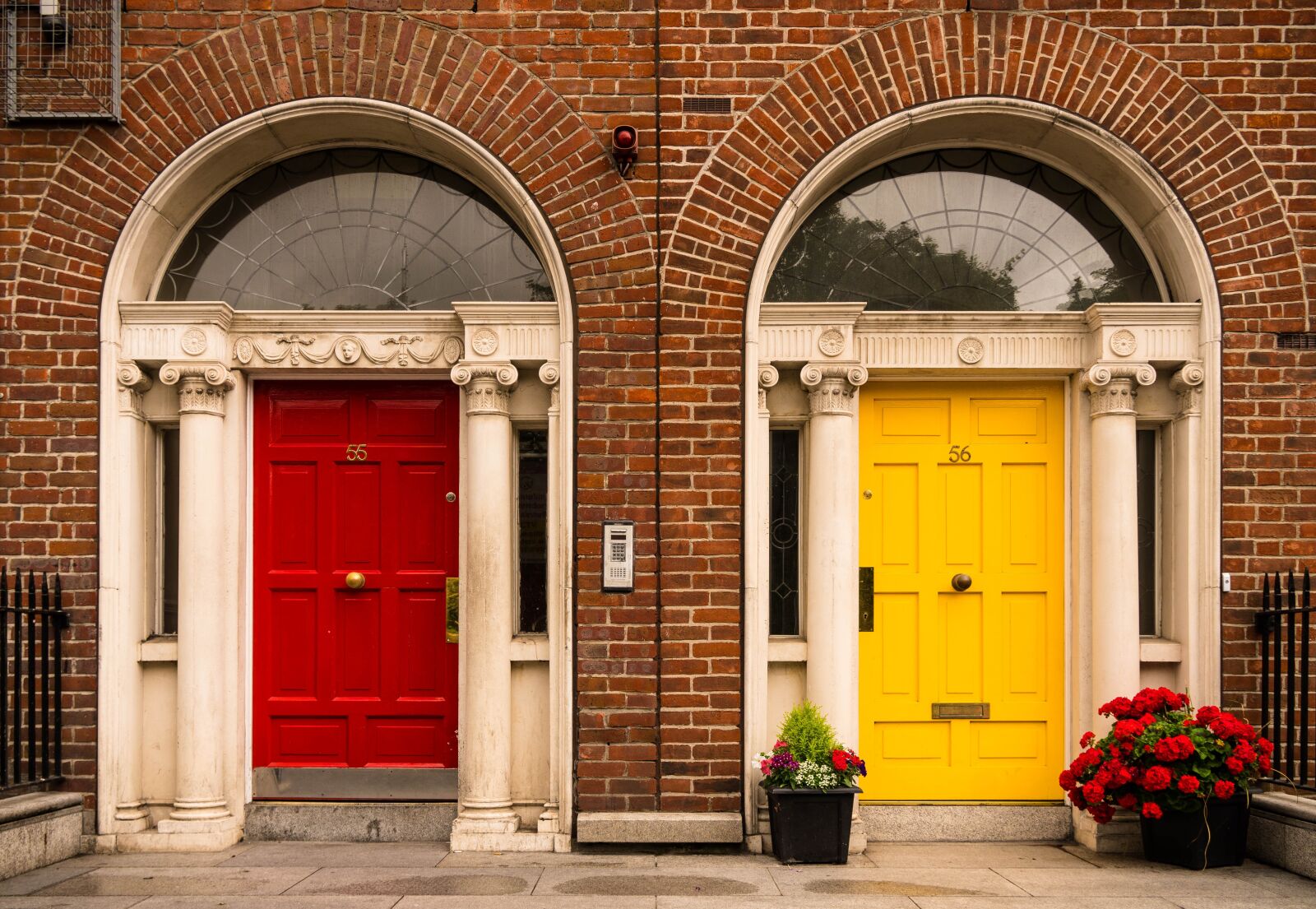 Sony a6500 + Sony Vario-Tessar T* E 16-70mm F4 ZA OSS sample photo. Door, input, ireland photography