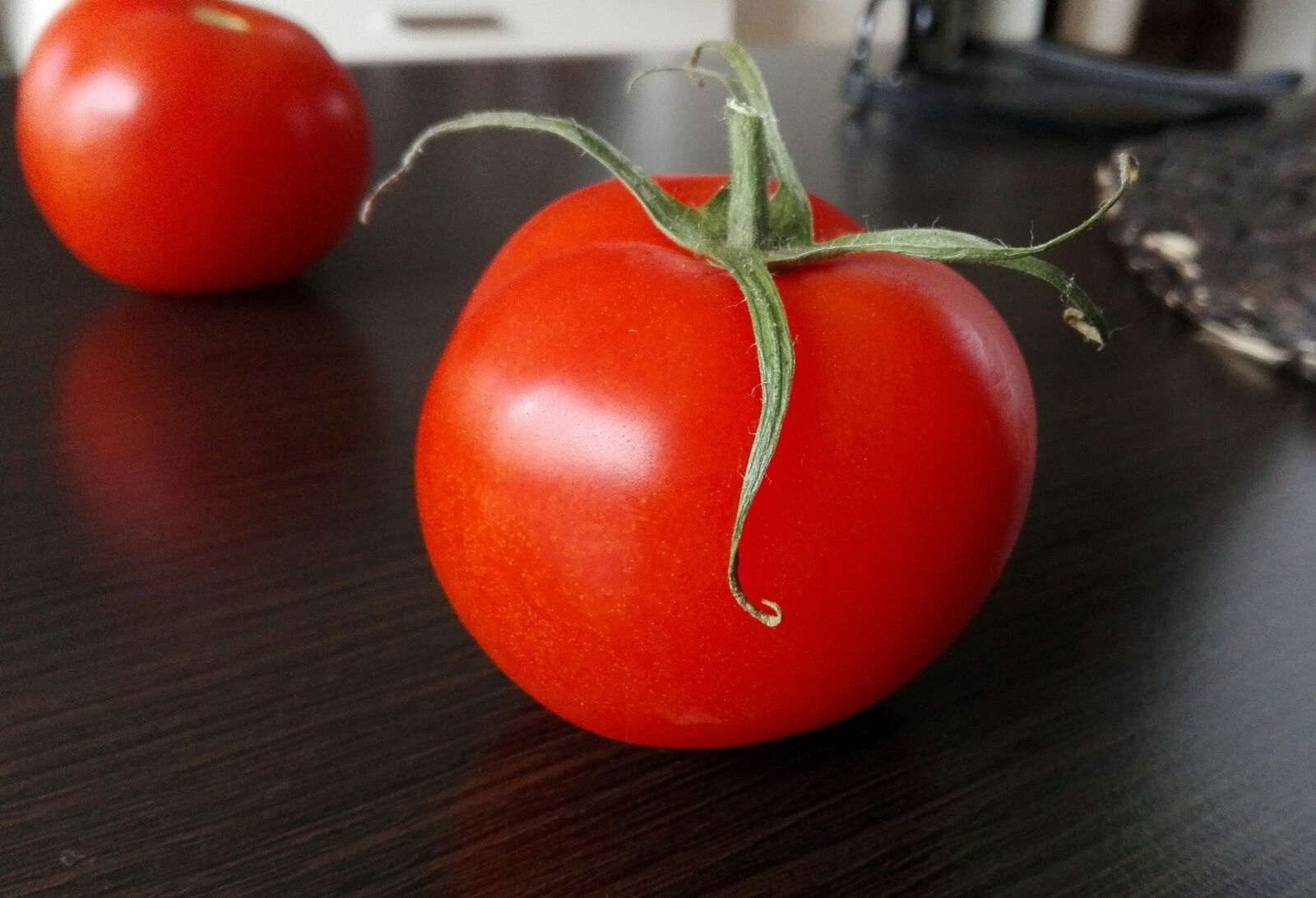 HUAWEI P8 Lite sample photo. Red, tomato, tomato red photography