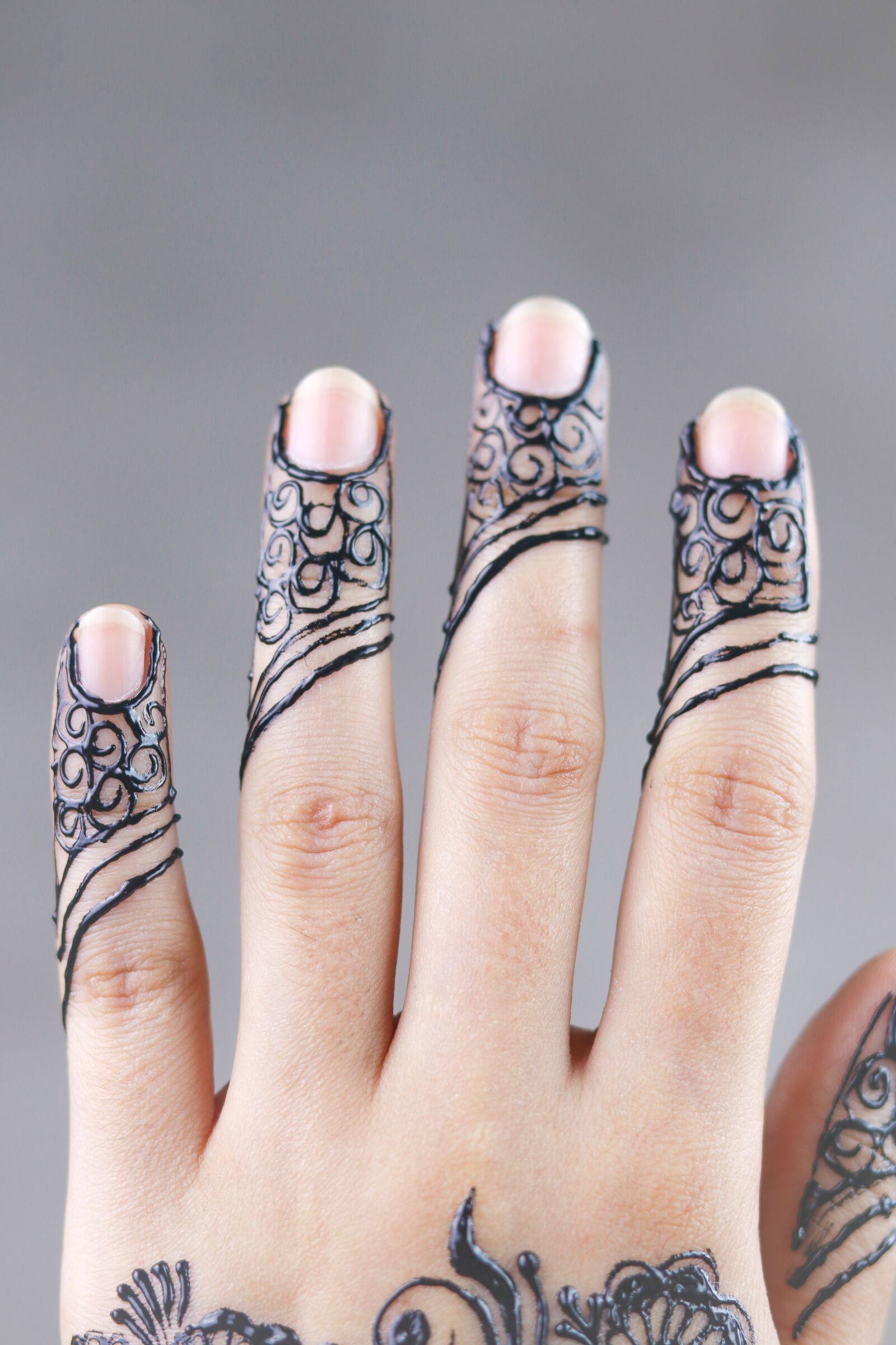 Canon EOS 80D + Canon EF 50mm F1.8 STM sample photo. Mehndi design, mehndi, mehndi photography