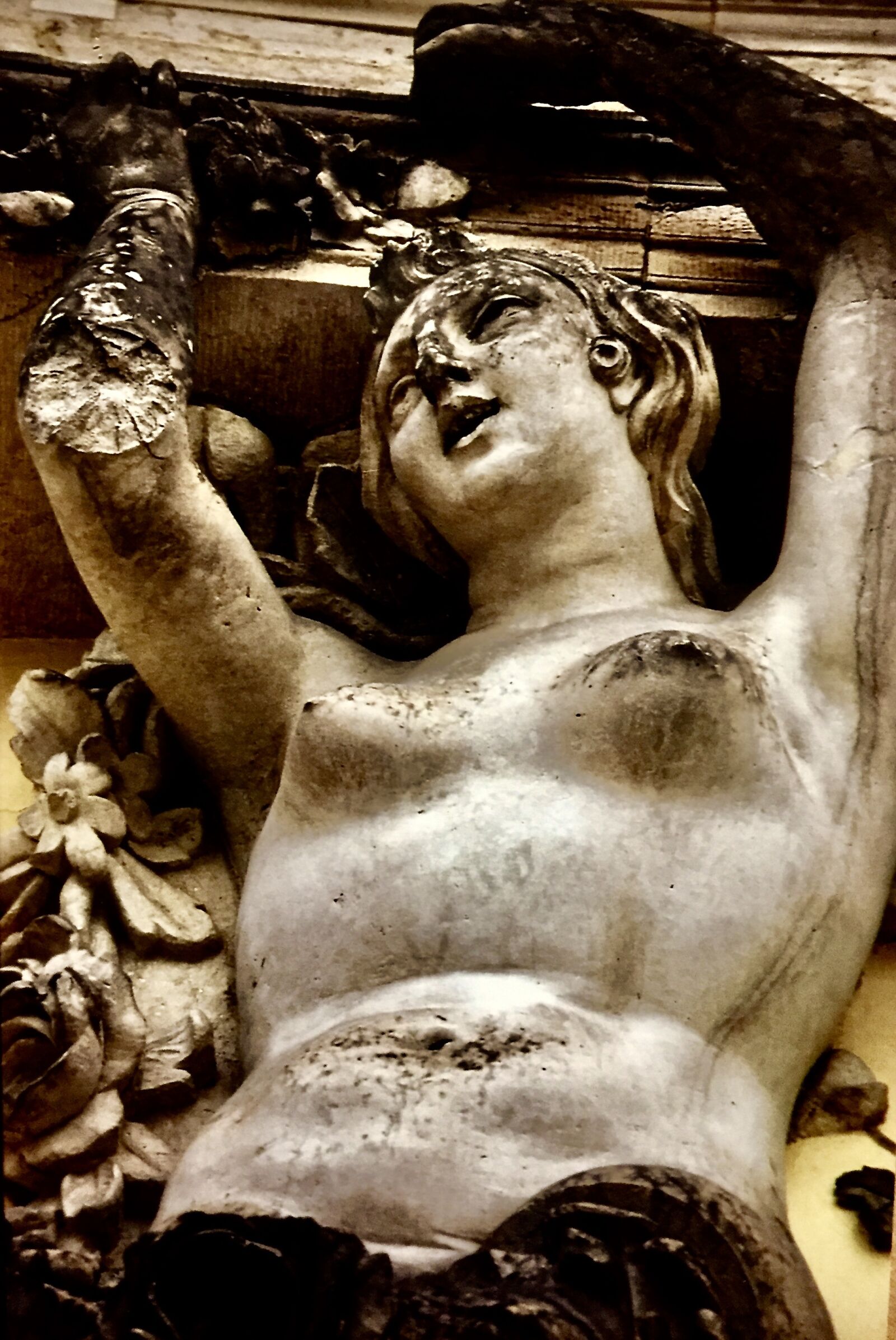 iPhone 6 back camera 4.15mm f/2.2 sample photo. Statue, historically, monument photography