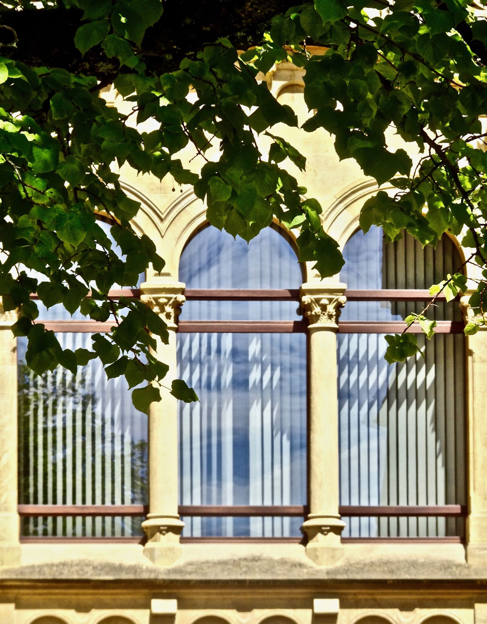 Sony Cyber-shot DSC-HX90V sample photo. Window, arch, architecture photography