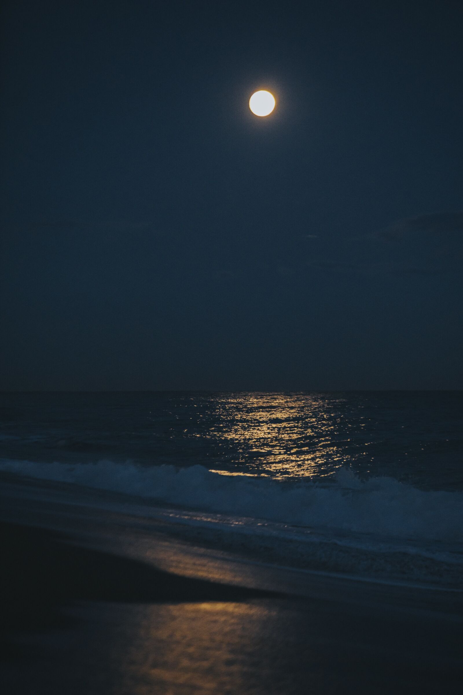 Sony DT 50mm F1.8 SAM sample photo. Moon, sea, night photography