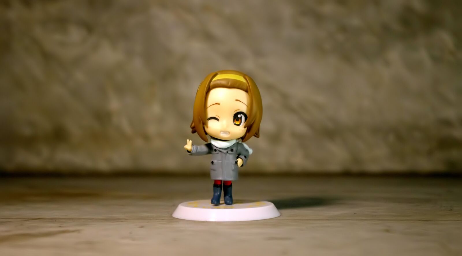 Pentax K-r sample photo. Ritsu tainaka waving to photography