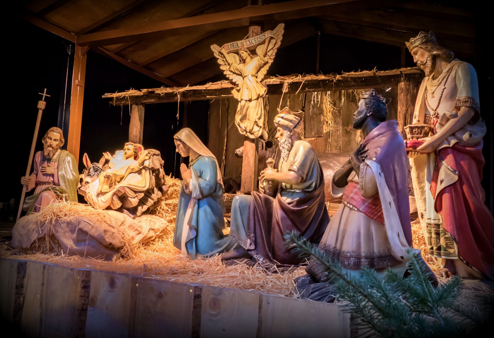 Panasonic Lumix DMC-FZ1000 sample photo. Crib, christmas, father christmas photography