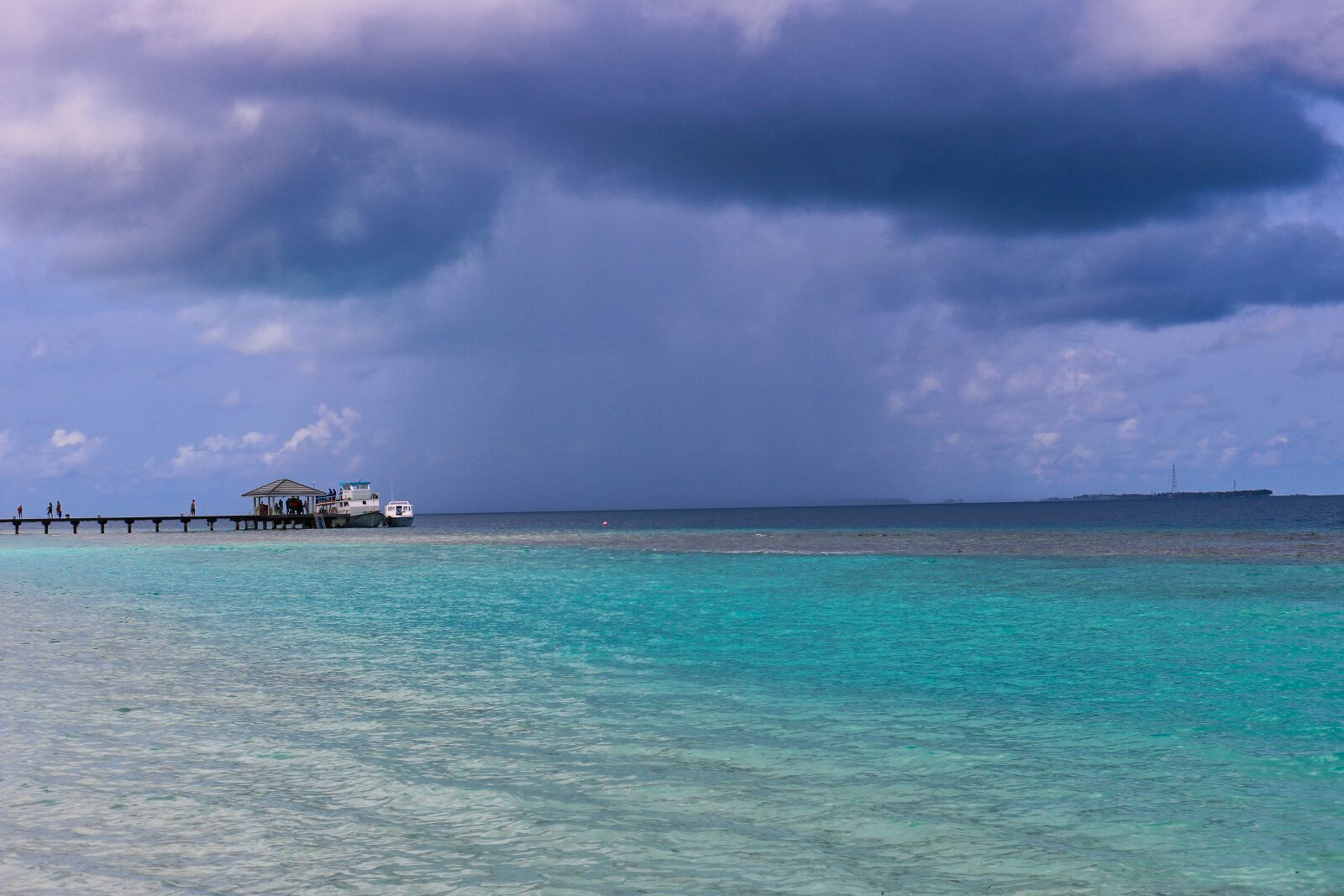 Canon EOS 750D (EOS Rebel T6i / EOS Kiss X8i) sample photo. Windy, pier, island photography