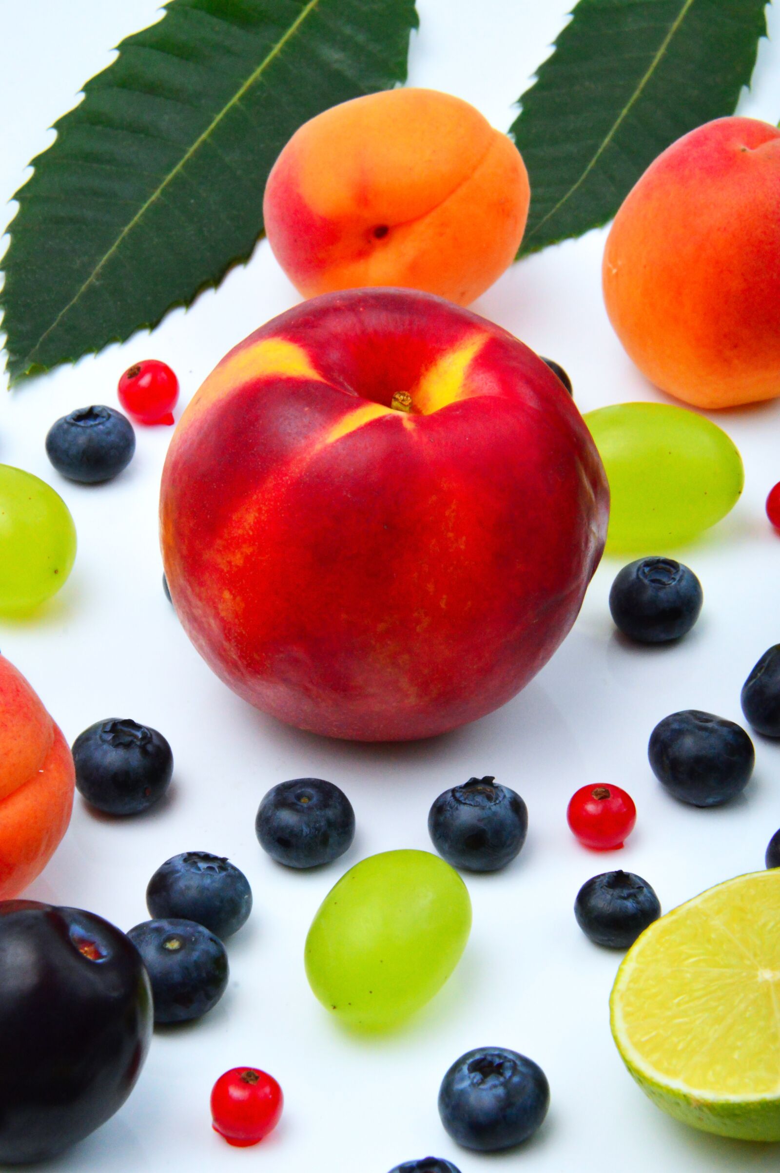 Nikon D3200 sample photo. Color, fruits, peach photography