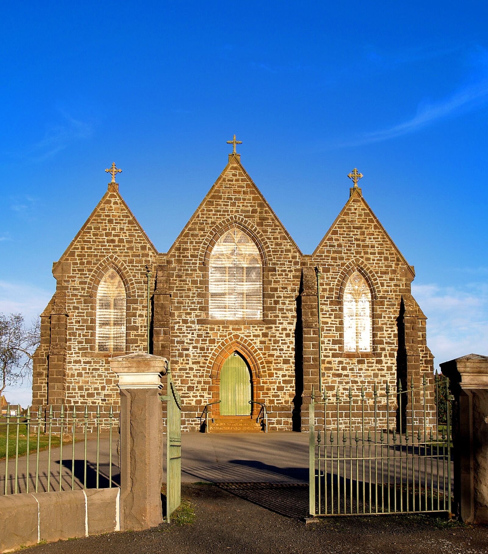 Olympus E-330 (EVOLT E-330) sample photo. Church, holy, church gates photography