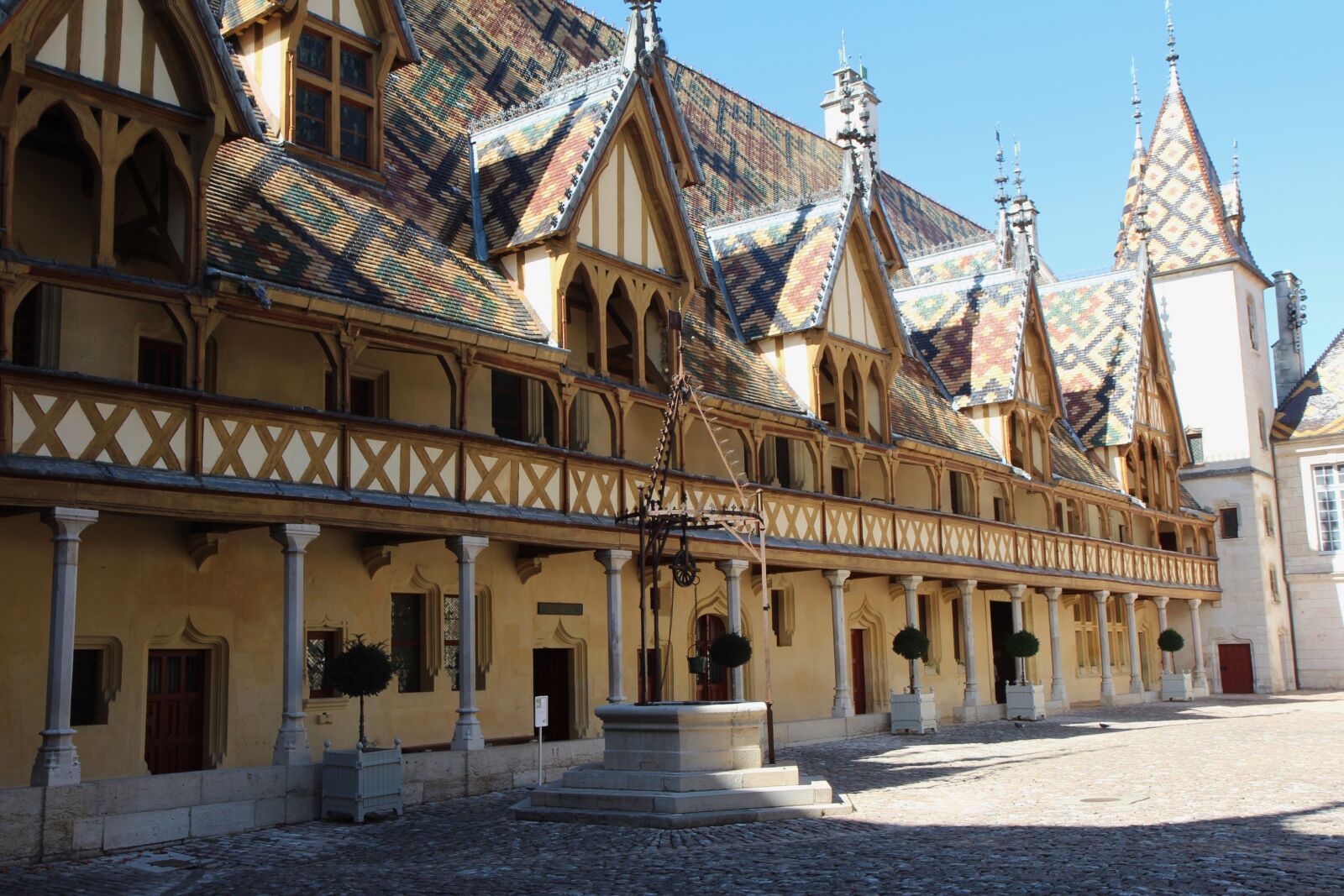 Canon EOS 600D (Rebel EOS T3i / EOS Kiss X5) sample photo. Beaune, hospice de beaune photography