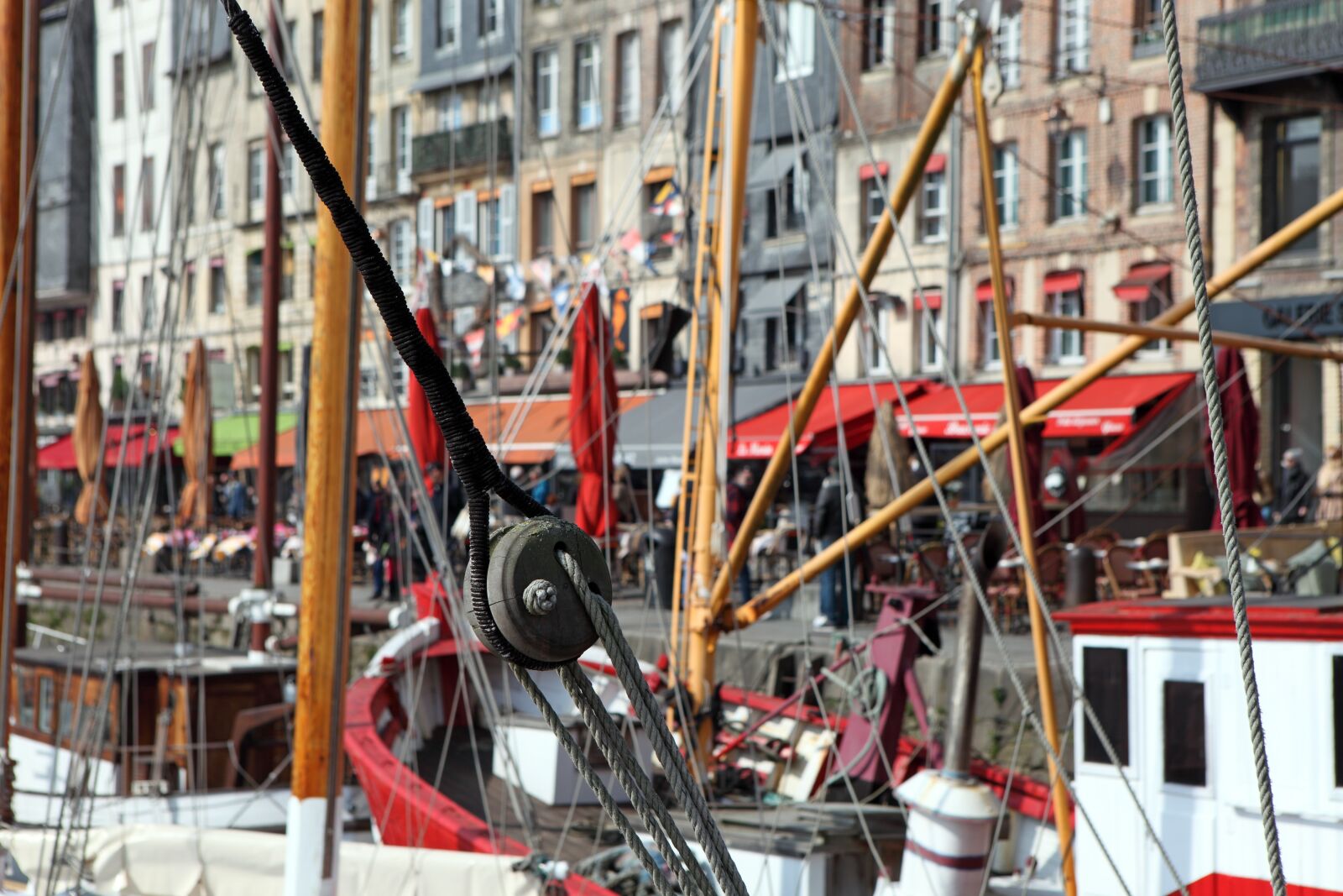 Canon EOS 5D Mark II sample photo. Boat, harbor, tourism photography