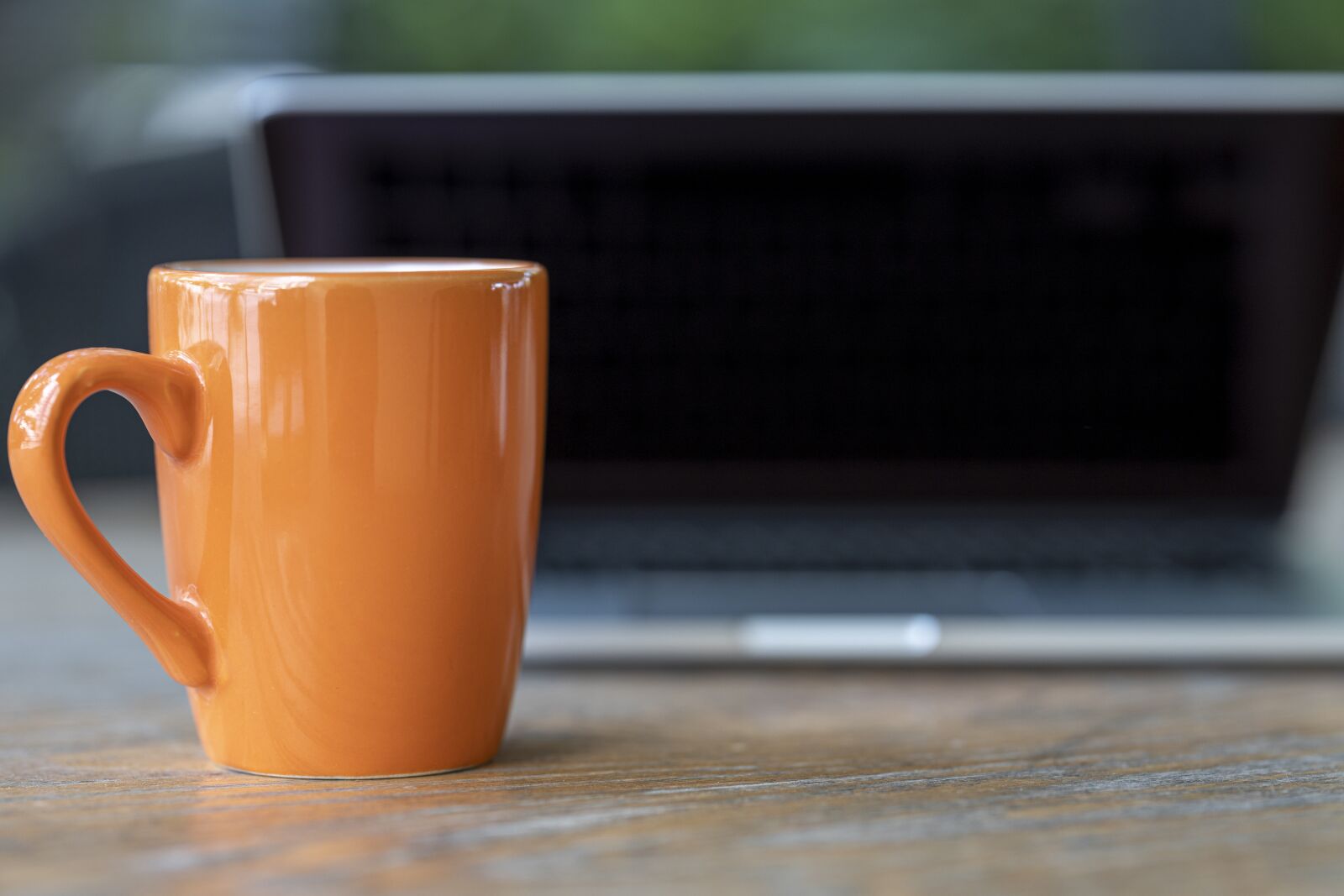 Canon RF 85mm F1.2L USM sample photo. Laptop, keyboard, screen photography