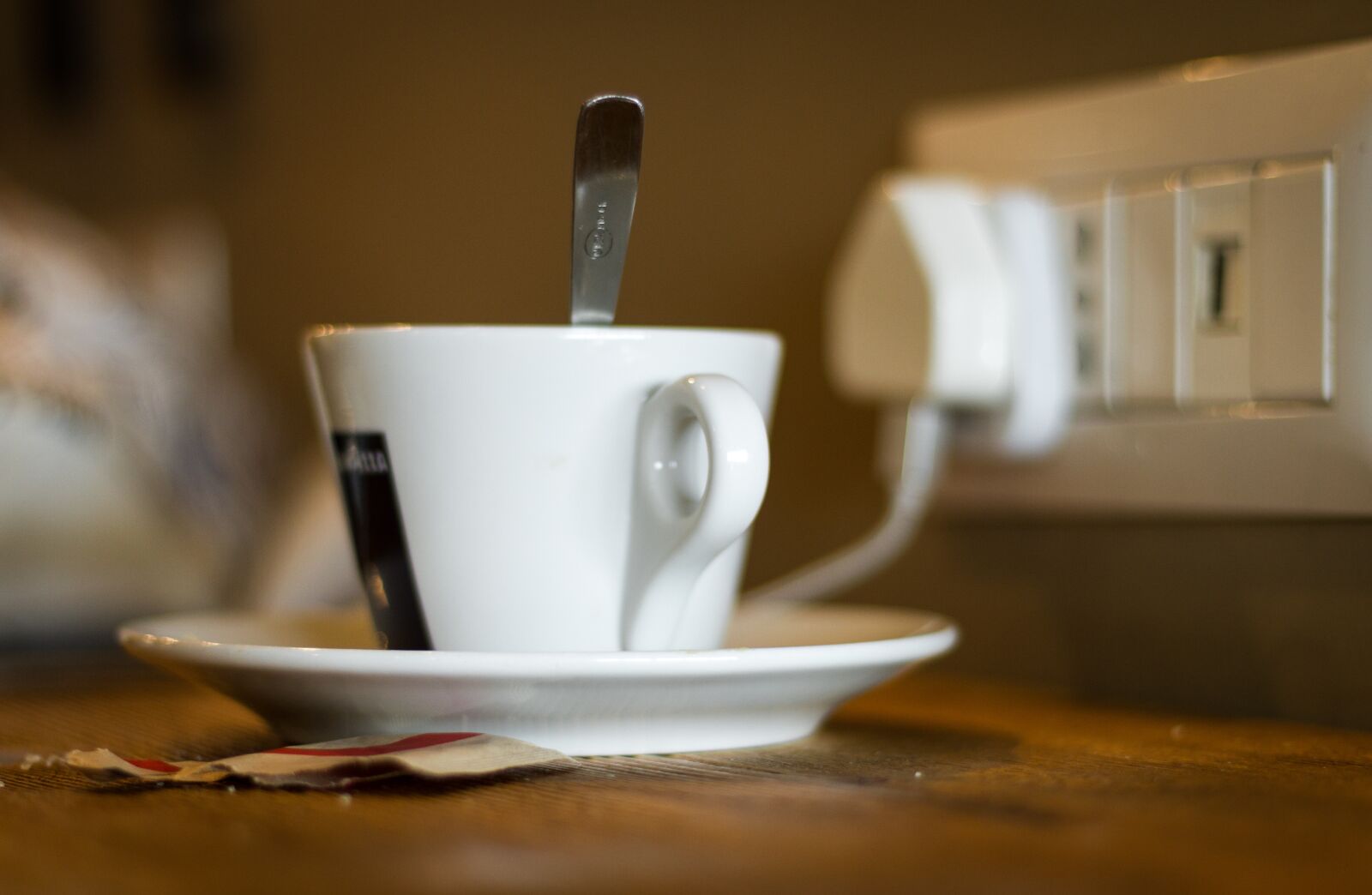 Canon EOS 7D + Canon EF 50mm F1.8 STM sample photo. Refuel, coffee, charger photography