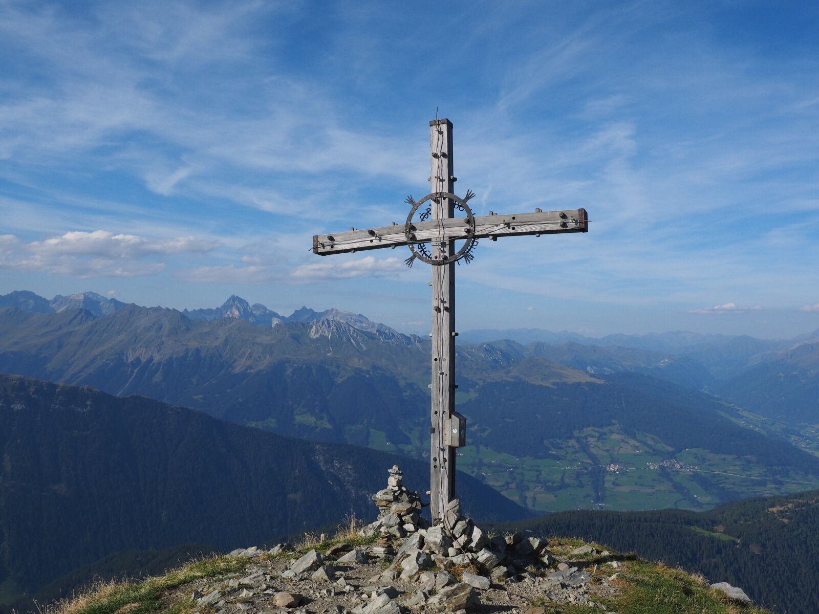 Olympus OM-D E-M1 + Olympus M.Zuiko Digital ED 12-40mm F2.8 Pro sample photo. Jaufenspitze, summit cross, cross photography