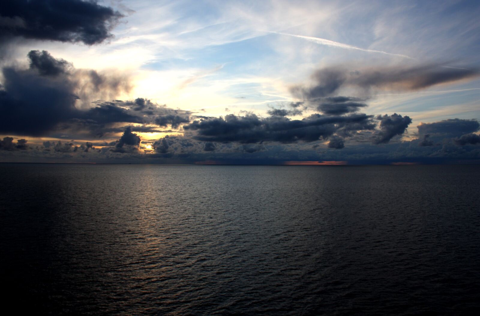 Canon EOS 1000D (EOS Digital Rebel XS / EOS Kiss F) sample photo. Sea, sky, twilight photography