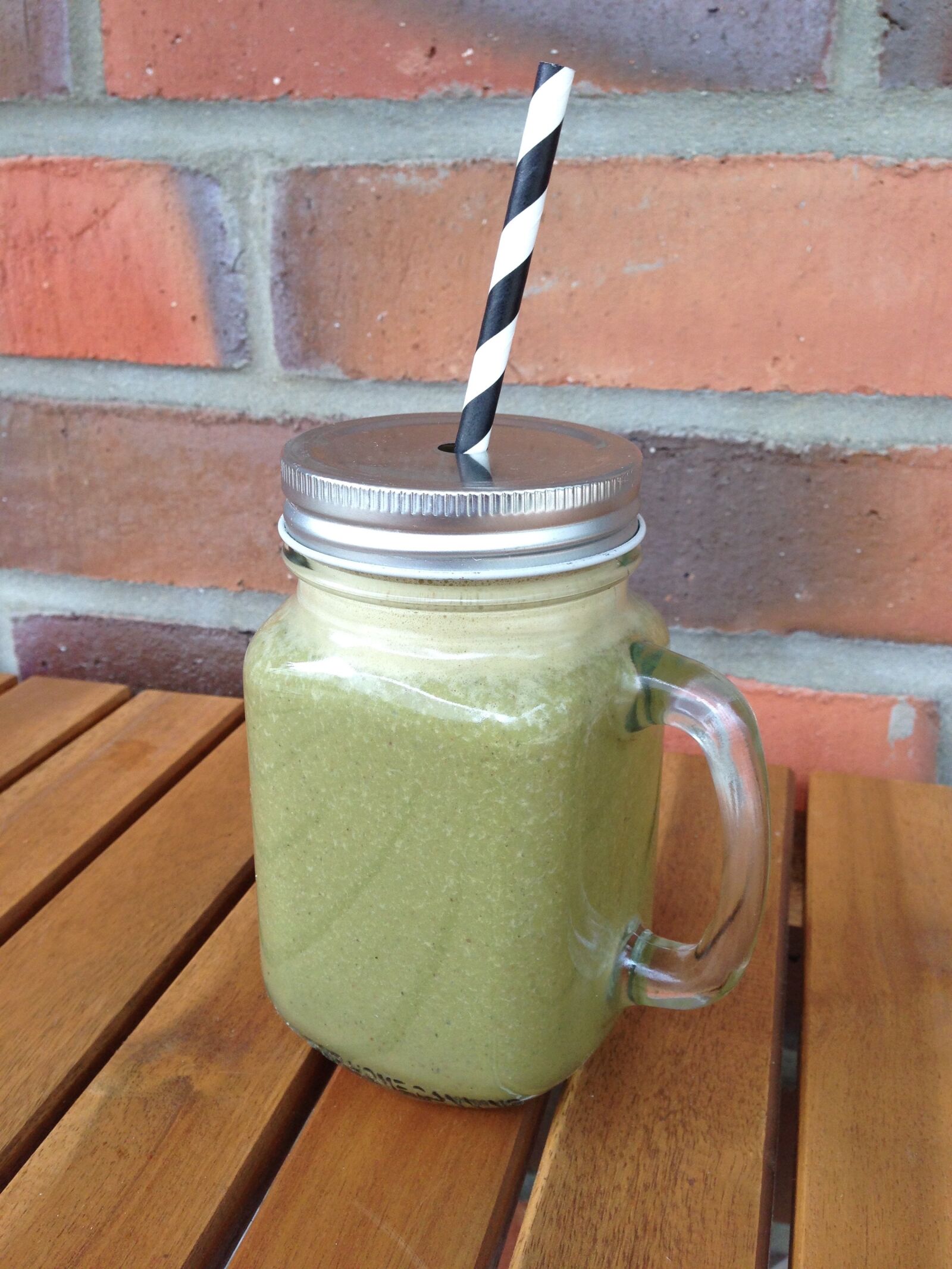 iPhone 5 back camera 4.12mm f/2.4 sample photo. Green smoothie, healthy, drink photography