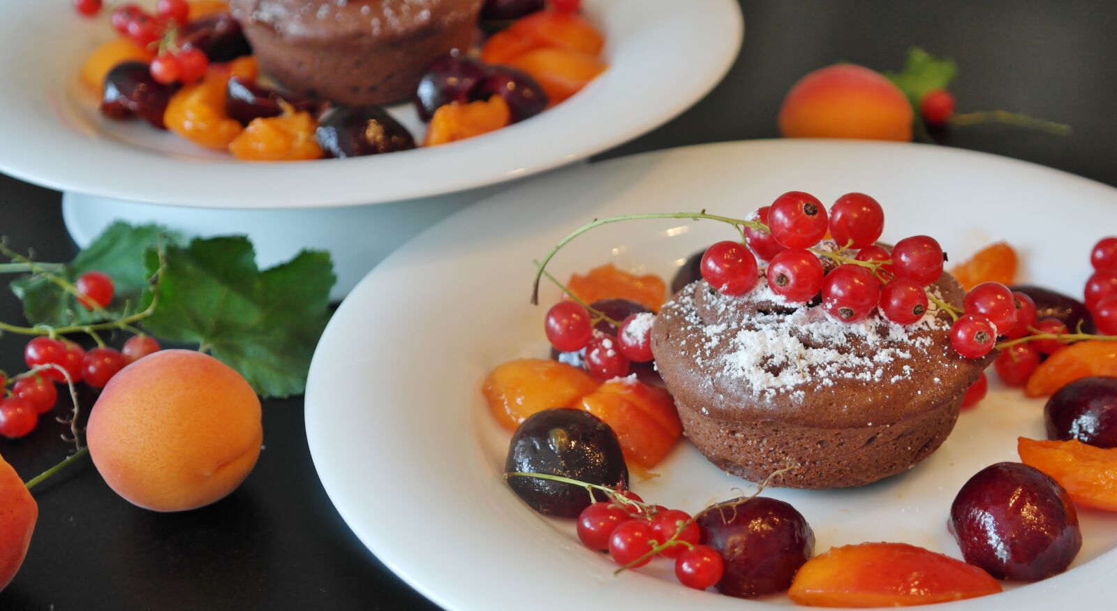 Samsung NX20 sample photo. Chocolate cake, cake, chick photography