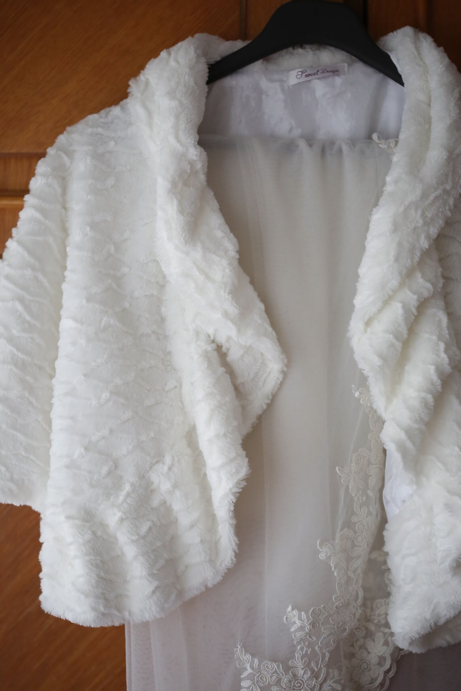 Canon EF 100mm F2.8 Macro USM sample photo. Wedding dress, hanging, cotton photography