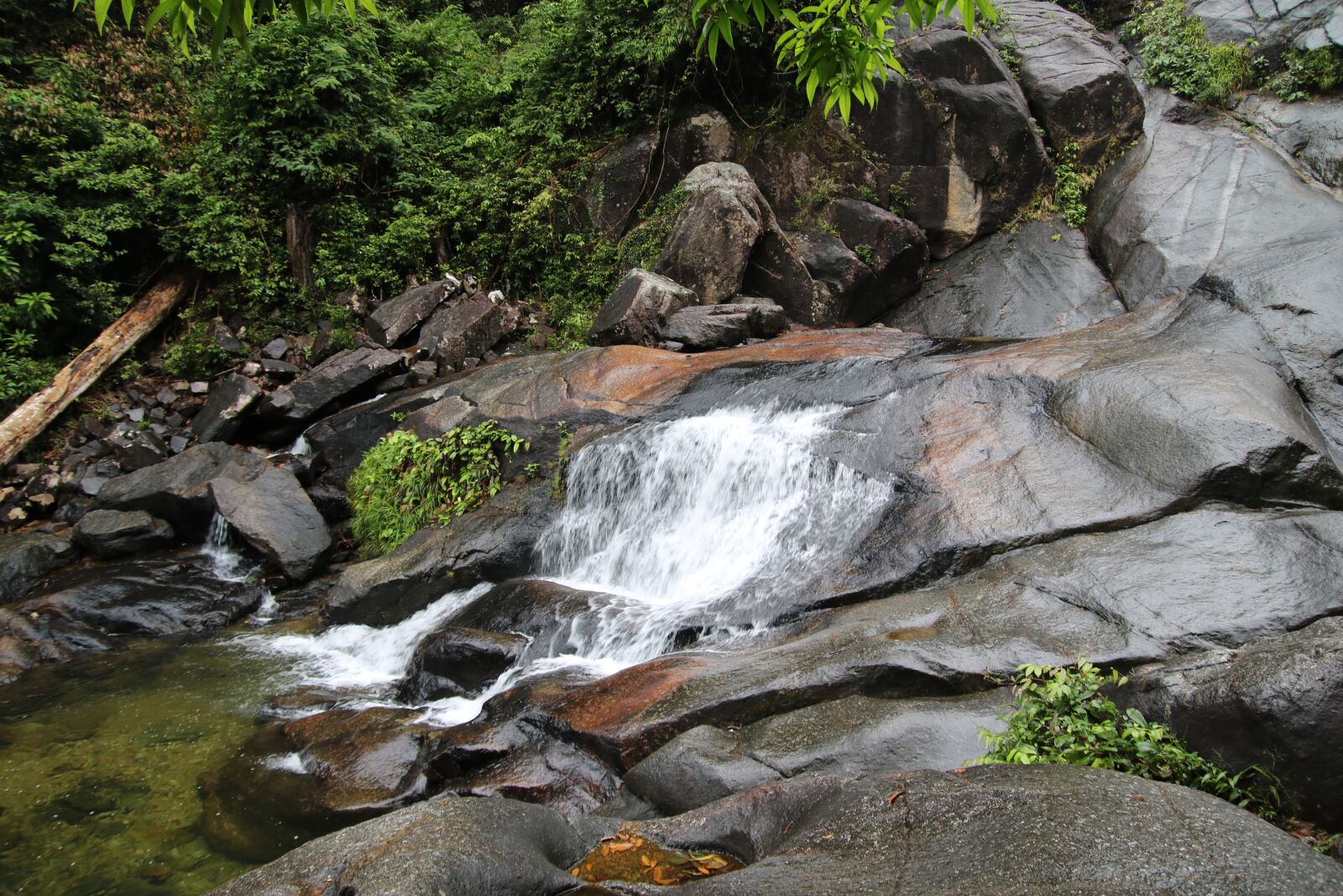 Tamron SP AF 17-50mm F2.8 XR Di II LD Aspherical (IF) sample photo. Waterfall, asia, nature photography