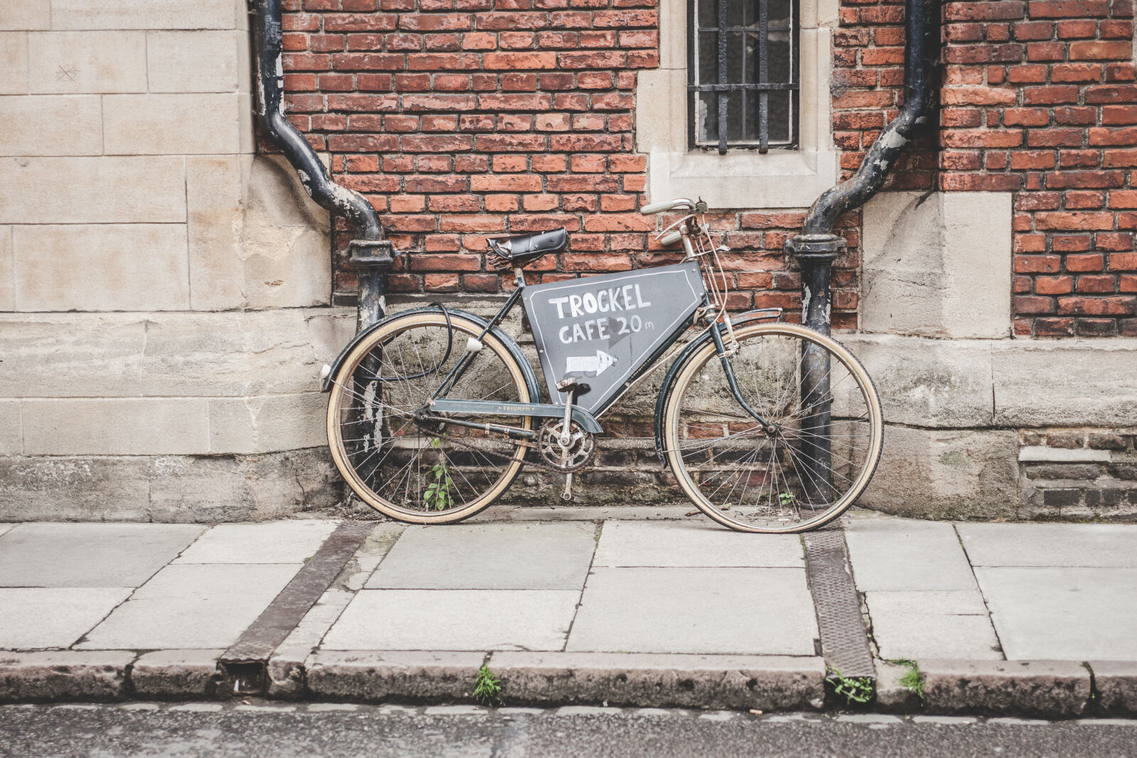 Canon EF 28-70mm f/2.8L USM sample photo. Bicycle, bike, brick, wall photography